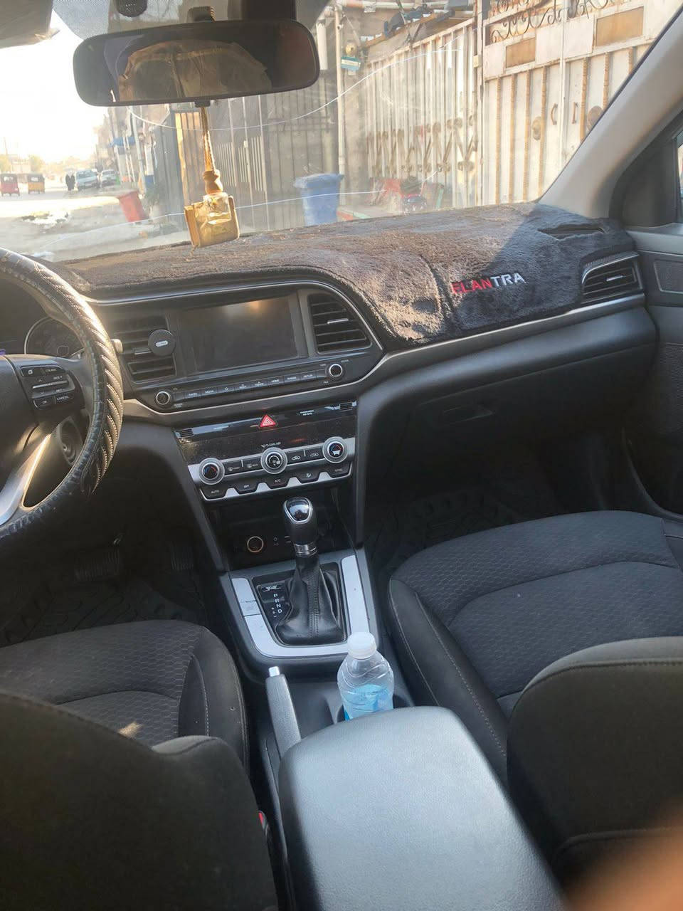 السلام عليكم
النتره موديل 20وارد امريكي صور الحادث بل منشور 
مواصفات نص فول 
كشنات مخمل 

شاشه كامره 
الون فيلي
سياره نضيفه ومابيه اي نقص 
رقم اربيل   شرط التحويل 
السياره  بيه قطعتين صبغ وقطعتين تبديل اصلي  
شواصي لغود كفاله 
مكاني بغداد الشعب 
السعر  120 وبيه مجال 

***********
