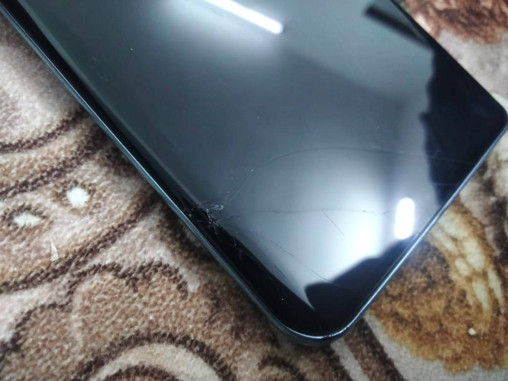 السلام عليكم جهاز هنر اكس9 للبيع
بي ضربه بالشاشه *********** بس هوا وكرتنو جديد صرلو 2 شهرين فقط لا جديد
