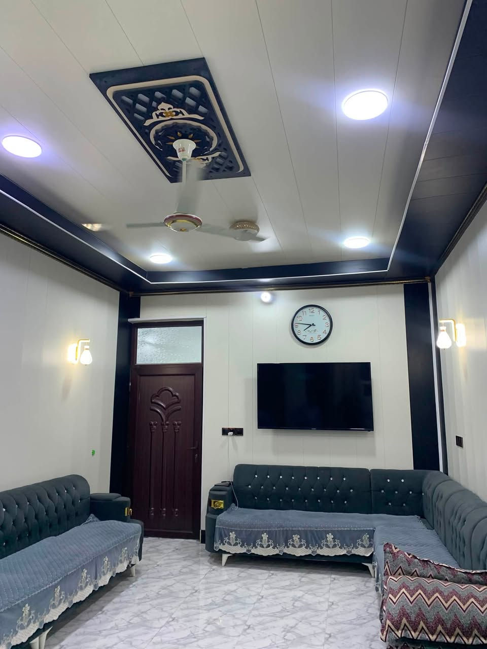 الدار للبيع بناء حديث مساحه 150 متر طابو زراعي سند 25 
موقع مميز مدخل الرحمه خلف دور الأساتذة يتكون البيت من استقبال ومطبخ وصاله كبيره وغرفه نوم واحده في الطابق الاول وفي الطابق الثاني صاله وغرفتين نوم السعر 105 مليون وقابل للتفاوض للاستفسار الاتصال على الرقم ***********  مكلف في النشر
