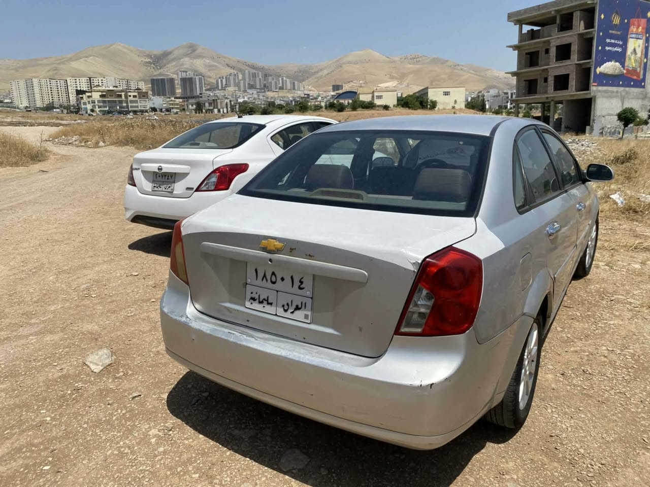 سەرەتا بەناوی خوا 
ئۆپترا ٢٠٠٦ بۆ فرۆشتن
سەیارەکە جایزەو بێ تەقەو رەقەو مەسرەفە
٦ پارچەی بۆیاخە بۆ جوانی لەسەر کاڵ بوونەوە 
سەقفوو شانی بە شەرت قەترە بۆ یاخی نییە
٤ تایەی لۆکی لە ژێرە 
رەقەمی تازە کراوەتەوە 
سەناوی تا ٢٠٣٠ تازەیە 
بە ناوی خۆمەوەیە
سەیارەکە تا خوا حەزکات جوانو ڕێکو پێکە  
(***********)
(***********)(WhatsApp)
(63گەڵاو معامەلەیکی برایانەشی تیایە)
ئەدمین♥️🌹
