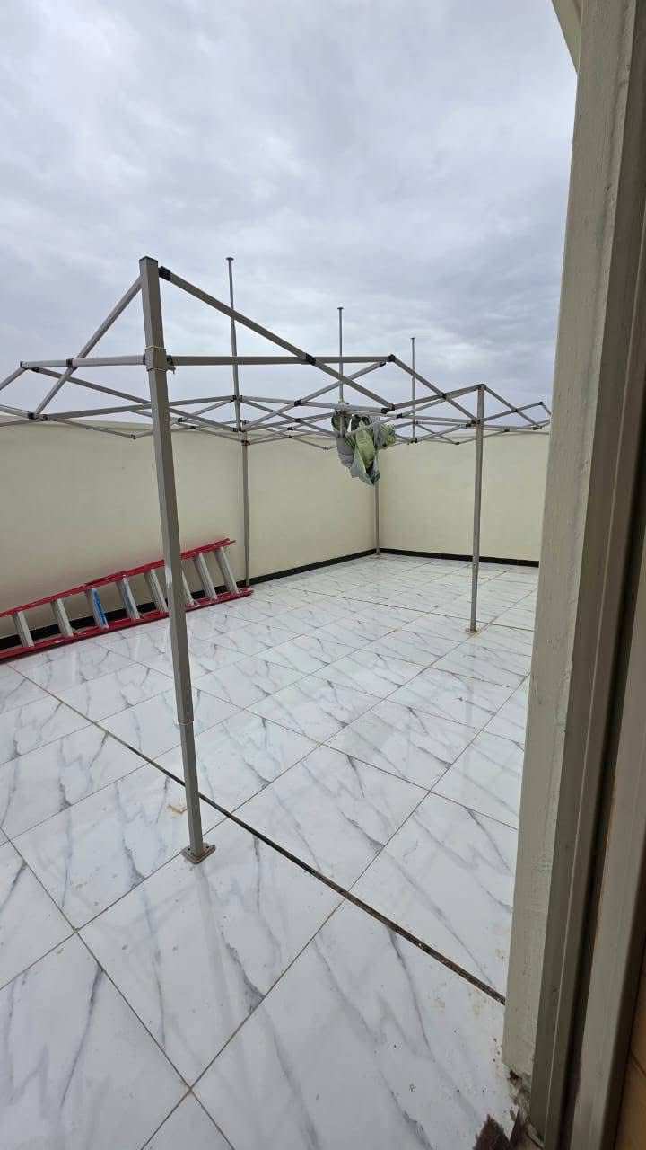 #اسعد_الله_اوقاتكم_بكل_خير👋

توفر دار سكن للبيع طابقين ونص ملاحظه مع جميع الاثاث بل كامل 

بناء حديث طابوق بلكامل والارضيه رفت  سنة البناء 2026

#المساحه 100م مربع

على شارع 10م وركن

جميع الخدمات متوفره

محتويات البيت ⬇️

استقبال

صاله كل طابق وحده

مطبخ

غرف نوم 5

صحيات داخلي + خارجي

وكل طابق صحيات 

كراج

#جنس_العقار : طابو ملك صرف زراعي عراقي سند 25

#العنوان .. البصره حمدان قرب مستوصف حمدان

جميع الخدمات ماي كهرباء شوارع 10 متر

#السعر 165وبي مجال للشراي

#اللاستفسار الاتصال على الرقم 📳***********📳 صادق
