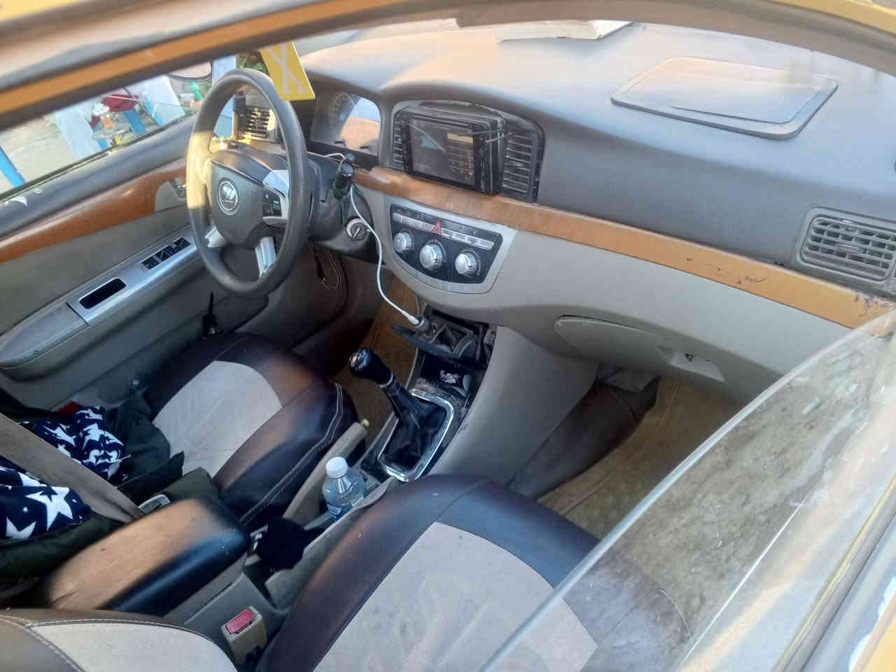 سلام عليكم للبيع ليفان 2012
كير ومكينه كورله سياره نضيفه بيه لواحض شويه مابيه ضربه سياره نضيفه تبريد تتفة ثاني يوم تحويل 
مكاني بغداد 
رقم تليفون ***********
