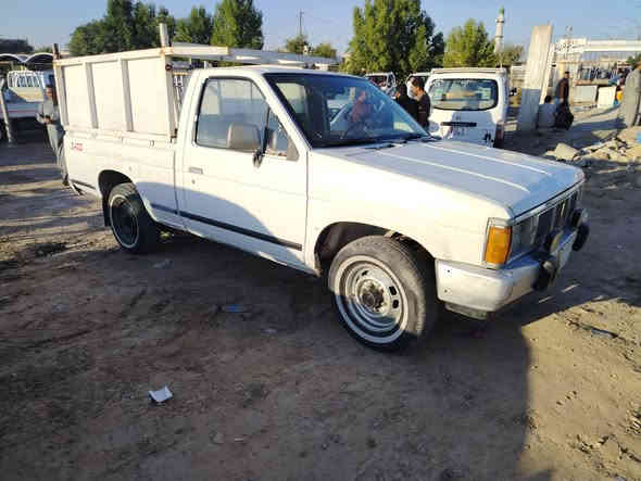 نيسان موديل 89 رقم انبار بسمي مكينه وكير خير من الله حداديه جيده السعر 32 رقمي ***********
