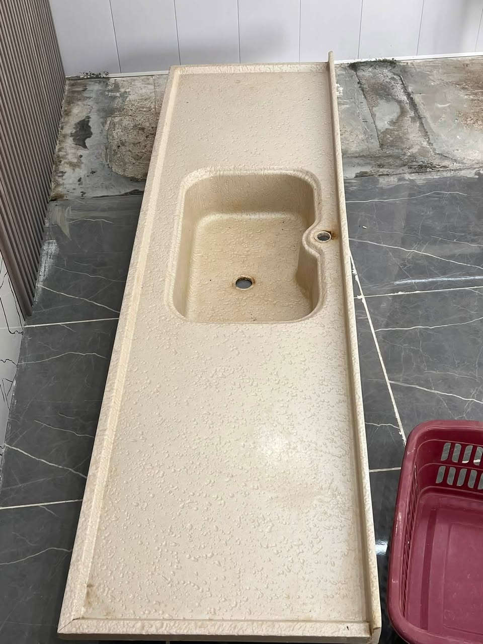 بەردی مەقسەلەی زۆر پاک و کەم بەکار هاتوو هیچ شوختئکی نییە 
٢مەترە  
شوێن حاجیاوا  
نرخی ٨٠ هەزار  
بۆ پەیوەندی  ***********
