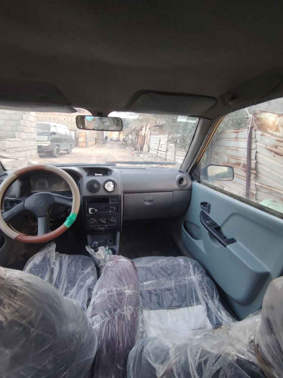 سايبه مديل 2015محرك وكير تمام حدايه جيس توه مبدله دواخل جدد تيرات نضاف برانكيتات عله لبلادعرضانيه توه مسويه راعي موجود يحول   كهربيات شاغله 14ورقه مكاني تنومه شارع الاطفائ *********** البصرة, العراق
