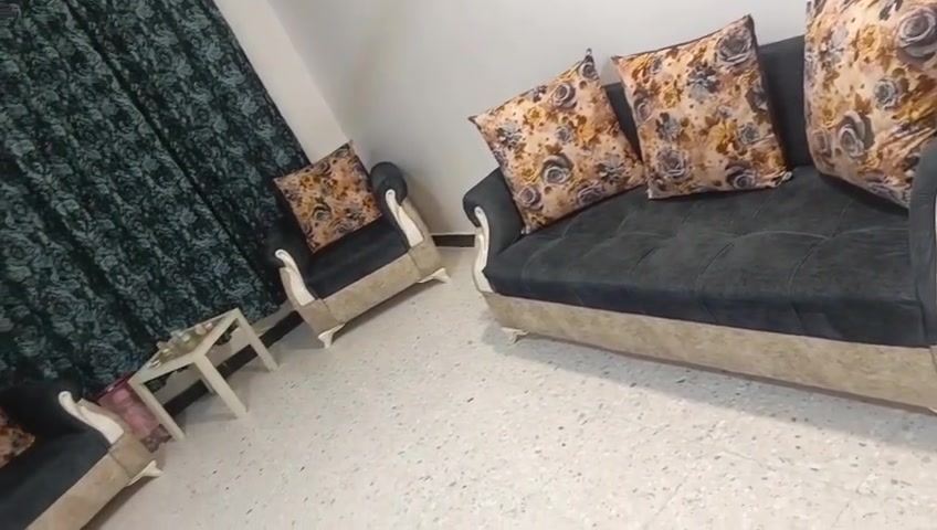 تخم 8 مقاعد + ثلاجه + بلازما سمارت حجم كبير 
+ ميز بلازما+ مجمده+ فراشات وزوالي + طباخ 
كلهن بيع شله فقط كلهن جدد ما ابيع مفرد
مكانهن الحارثيه 
***********
