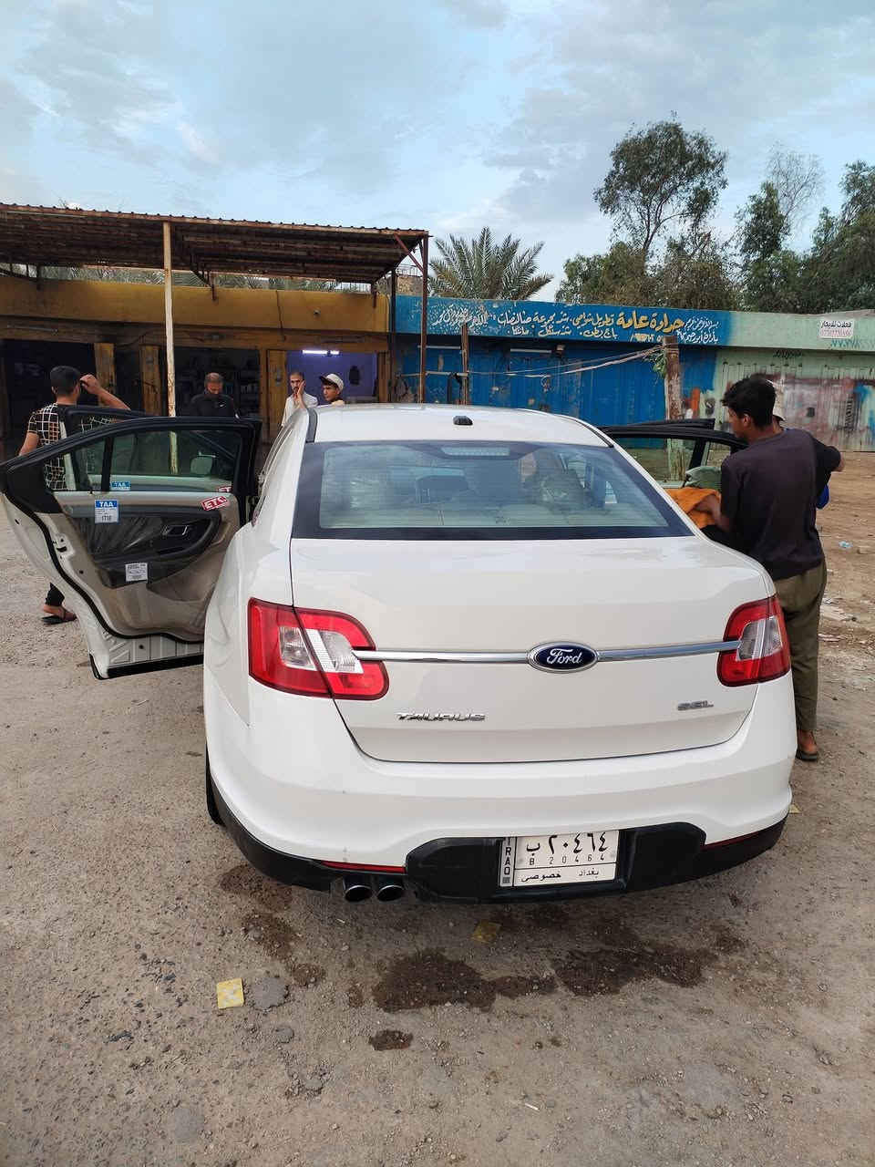 سلام عليكم 
فورد تورس  2011خليجي وكالة ماشيه 175كيلو متر
السيار بيها طعجه خفيفه كلش جهة الأيمنه باب الأمامي شغل ع وضع شريكه صبغ شبرين أثر شخوط 
كير مكينة كهربائيات تبريد كفالة 
السيارة بأسمي سنوية 2026 شهر 12 لغاية تحويل شوكت متحب 
مكان السيارة بغداد
بدون جطل وتلزيك السيارة بلادية ع الاخر
جميع الحساسات شغالة 
كشن كهرباء
سيارة مرتبة ومتعوب عليهااا
 للتواصل ***********
السعر 125  أمانة الله نفس الي بصوره تجي وشوفها بعينك
