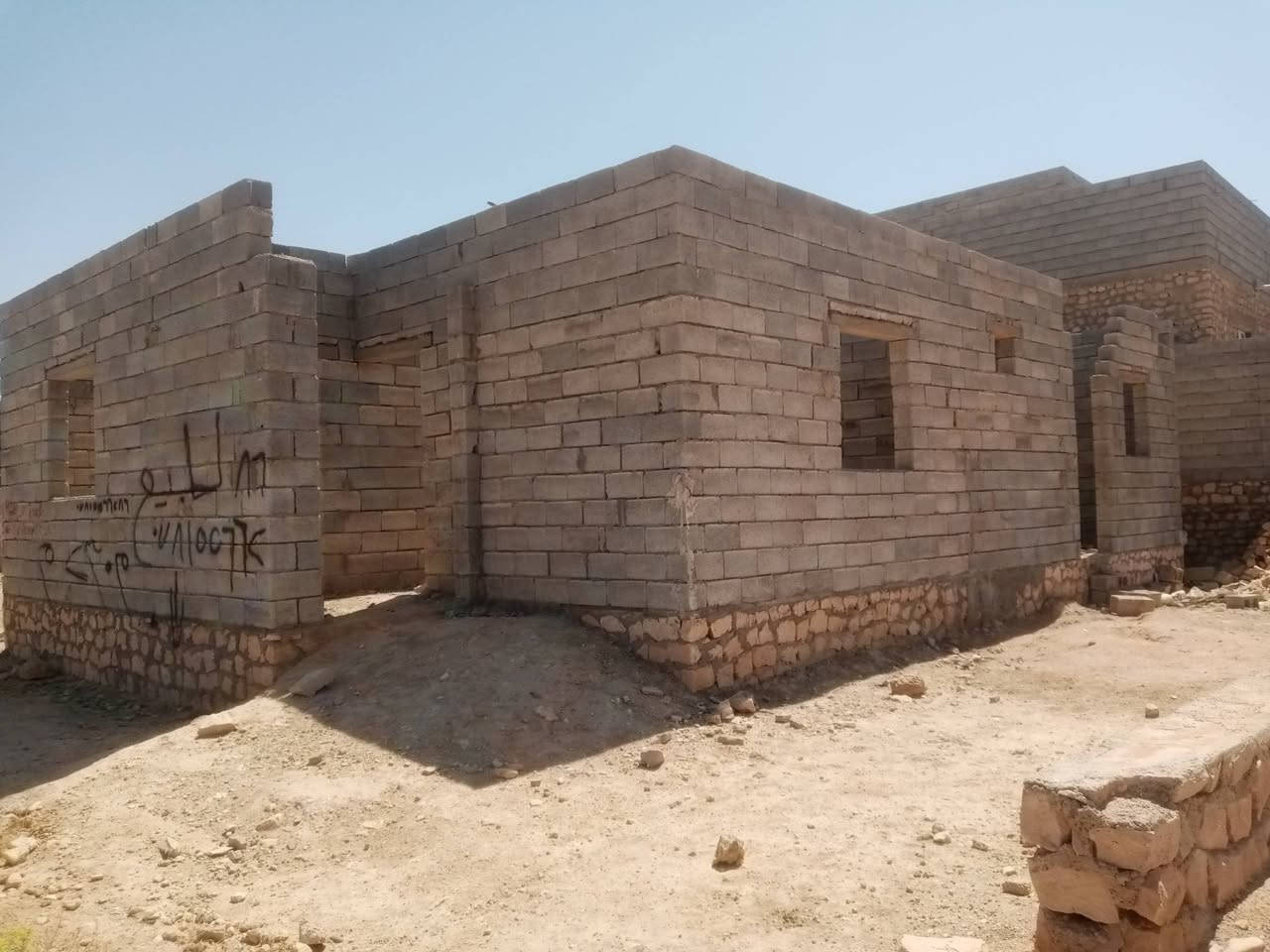 السلام عليكم هيكل للبيع الموقع حي الزيتون قرب مدرسة الزهور البيضاء المساحه 200 يتكون قطعة أرض البيع
السلام عليكم هيكل للبيع الموقع حي الزيتون قرب مدرسة الزهور البيضاء المساحه 200 يتكون من استقبال 4×6
هول 4×4
صاله8×2
مطبخ4×4
غرفه 4×4
 حمام داخل 2×2 للستفسار ***********
