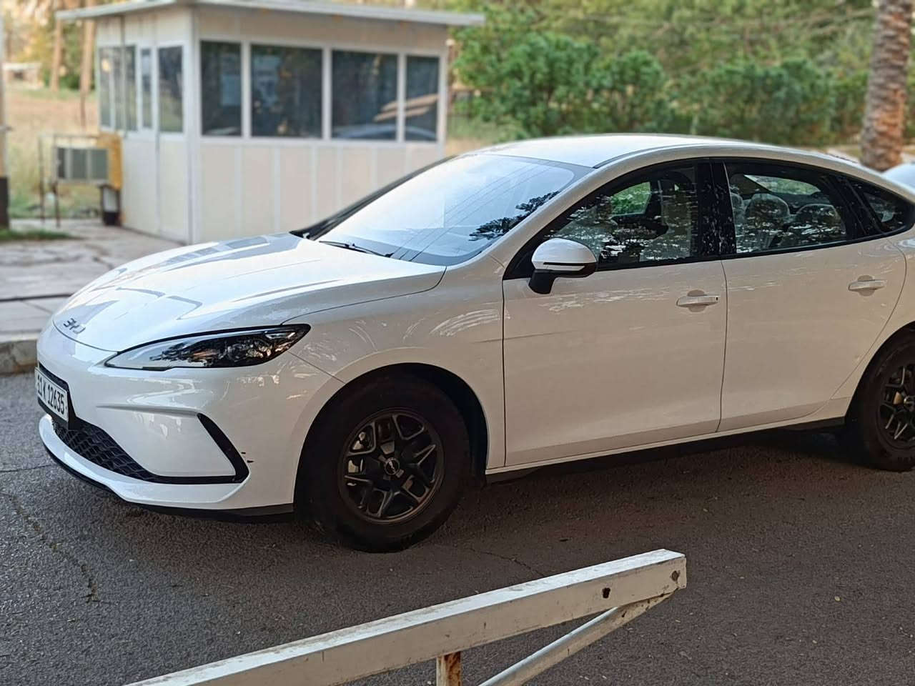 سلام عليكم
بي وايدي سيل 5
🚘 BYD Seal 5 HEV

ماشية 14,000 الف –  مكفولة ماعده رصعه خفيفه كلش مامبينه لباب لخلف سايق

✅ داخل أبيض / خارج أبيض
✅ رقم بغداد
✅ كارت + بصمة تشغيل
✅ أغراض الوكالة كاملة
✅ سنوية جديدة بسمي  

المواصفات:
 محرك 1500 CC
بنزين + شحن + هايبرد (HEV)
 دخول ذكي + بطاقة NFC
مقاعد جلد رياضية باللون الأبيض
 تبريد قطعتين

 بصمة زجاجية
 أنظمة قيادة متعددة
هاند بريك كهربائي + Auto Hold
كاميرا خلفية
 
مع شاحنة بدون ايرث اصليه 

شاحنة VOLIX V2 الذكية ضمان سنتين 

السعر/ 19مليون وبيها مجال بسيط
📍 الموقع: بغداد – العامرية

📞 للاستفسار:
***********
