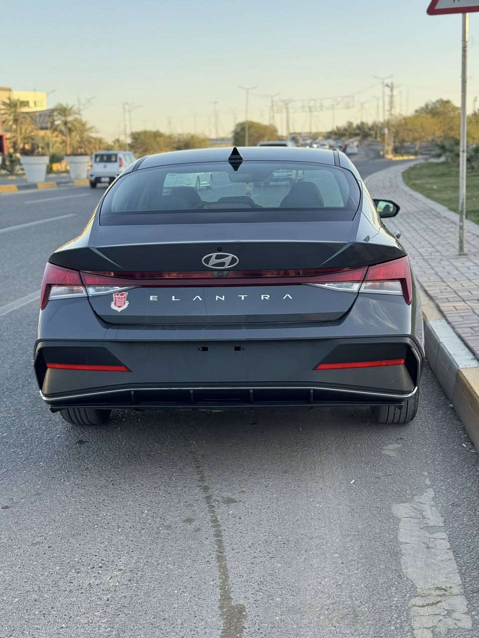 سلام عليكم
‬
هونداي النترا 2024 دخول جديد بسمي– الشكل الجديد بدون لوحات
وارد أمريكي 🇺🇸 لون سمنتي ♥️

🚗 الضرر:كلين

❌ بدون إيرباك (جميع الايرباكات سليمه)
❌ بدون تبديل ليبل ☝️ واحد كل السياره
✔️ بجم بلادي على وضع الشركة👍
✔️

🔍 البيع على الفحص بأي مكان يعجبك

⸻
🔥 المواصفات:
              • بصمة تشغيل + تشغيل عن بعد⚡️
             • جنطه ذكية تفتح عن الاقتراب 🚶🏻‍♂️

 • محرك 2000 DOHC دوش
 • رادارات 360° ❗️
(أمامي / خلفي / جانبي نقطة عمياء ⚠️)
 • تحديد مسار + سياقة شبه ذاتية
 • توقف ذاتي عند الاقتراب🚫

 • لايت زينون 3 عدسات + Led 
 • كامره خلفيه 

 •    شاشة لمس  مع عداد دجتال 
        إلكتروني متغير
             تدعم نظام Android Auto +Car play 
    
 • 
 • تحكم ستيرن +كروز مثبت سرعه

 • 4 وضعيات قيادة (ECO/Smart / Sport / Normal)
 •داخل اسود جلد
 • منافذ USB / AUX / 12V
‏ • ABS + مانع انزلاق
 • حساس إطارات
 • ويل كب كروم
⸻
✅ السيارة نظيفة وجاهزة وما بيها أي نقص
. رايدها157 وبيها مجال 
شراي اتصل ‭ ‭***********
رقم الشاصي_ KMHLM4DG3RU696533

