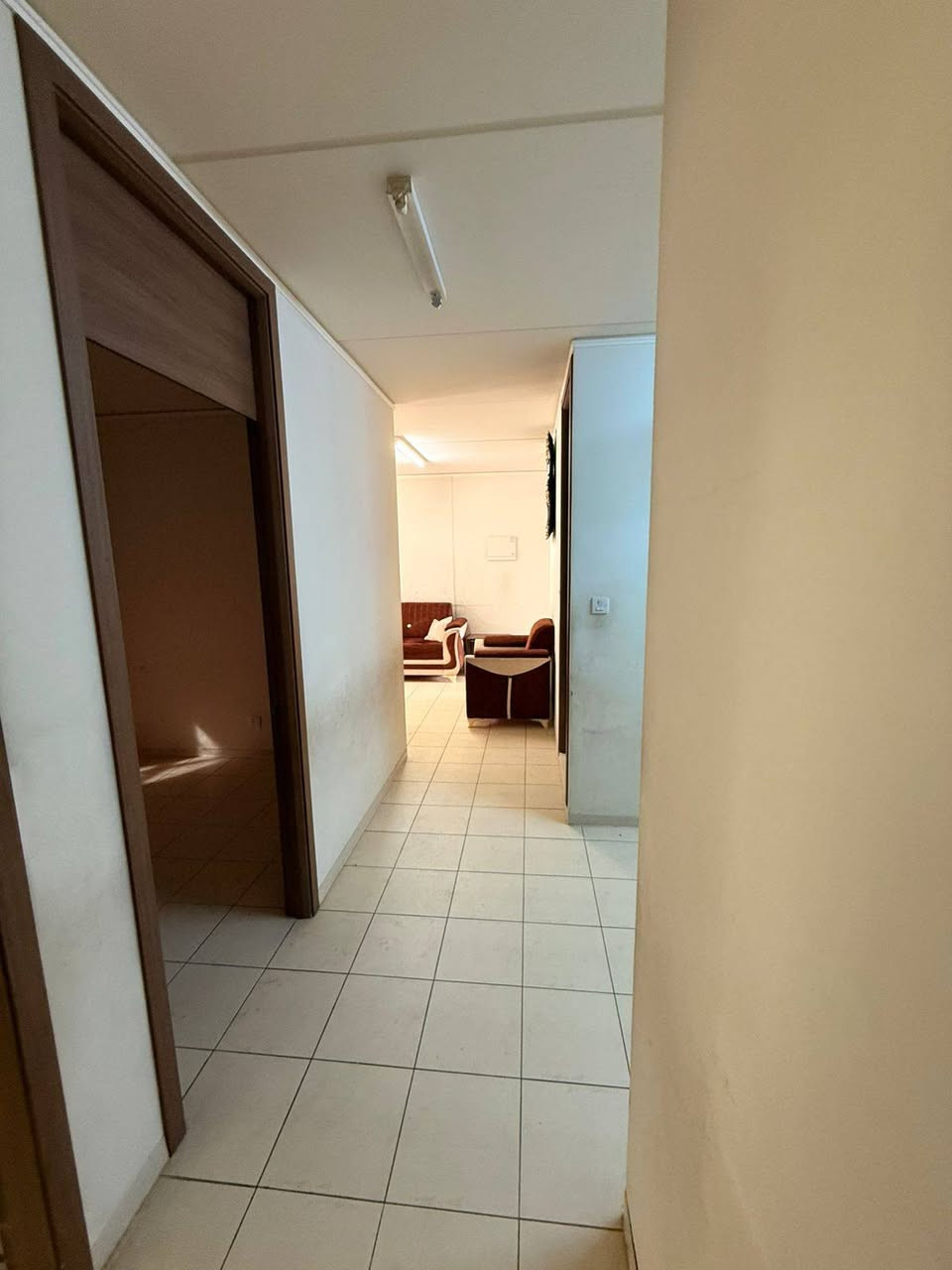 للايجار شقه مساحة ١٠٠م شرقي A9 طابق اول  مؤثثه ايجارها ٦٠٠ بدون خدمات للإستفسار الاتصال على الرقم
***********
