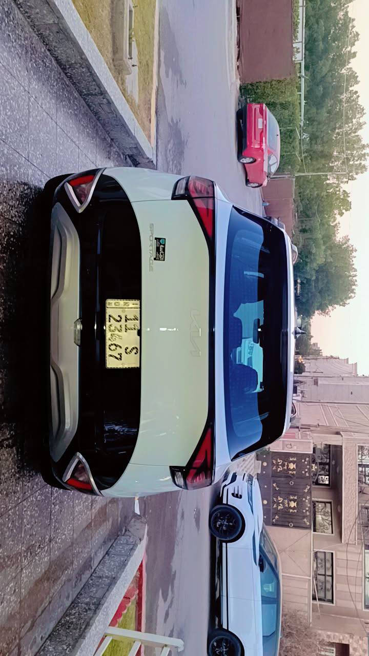 السلام عليكم.... 
كيا سبورتج خليجي رقم بغداد بأسمي 
للبيع موديل 2023  أبيض 
فول مواصفات ماشيه 21 ألف كم فقط . 
الموصفات :
محرك 2000
نظام  AUTO HOLD
قماره بانوراما
مقاعد كهربائيه و تدفئه
استيرن تدفئه 
مري شفط 
مانع تزحلف
بصمتين تشغيل 
مكفوله ماعدى بارد شخوط كلش بسيط بالبابين بصف السايق  
السعر ٢٢٨ $  بيه مجال كلش بسيط للشراي
مكاني بغداد  منطقة السيديه 
رقم الهاتف *********** موجود خط واتساب
