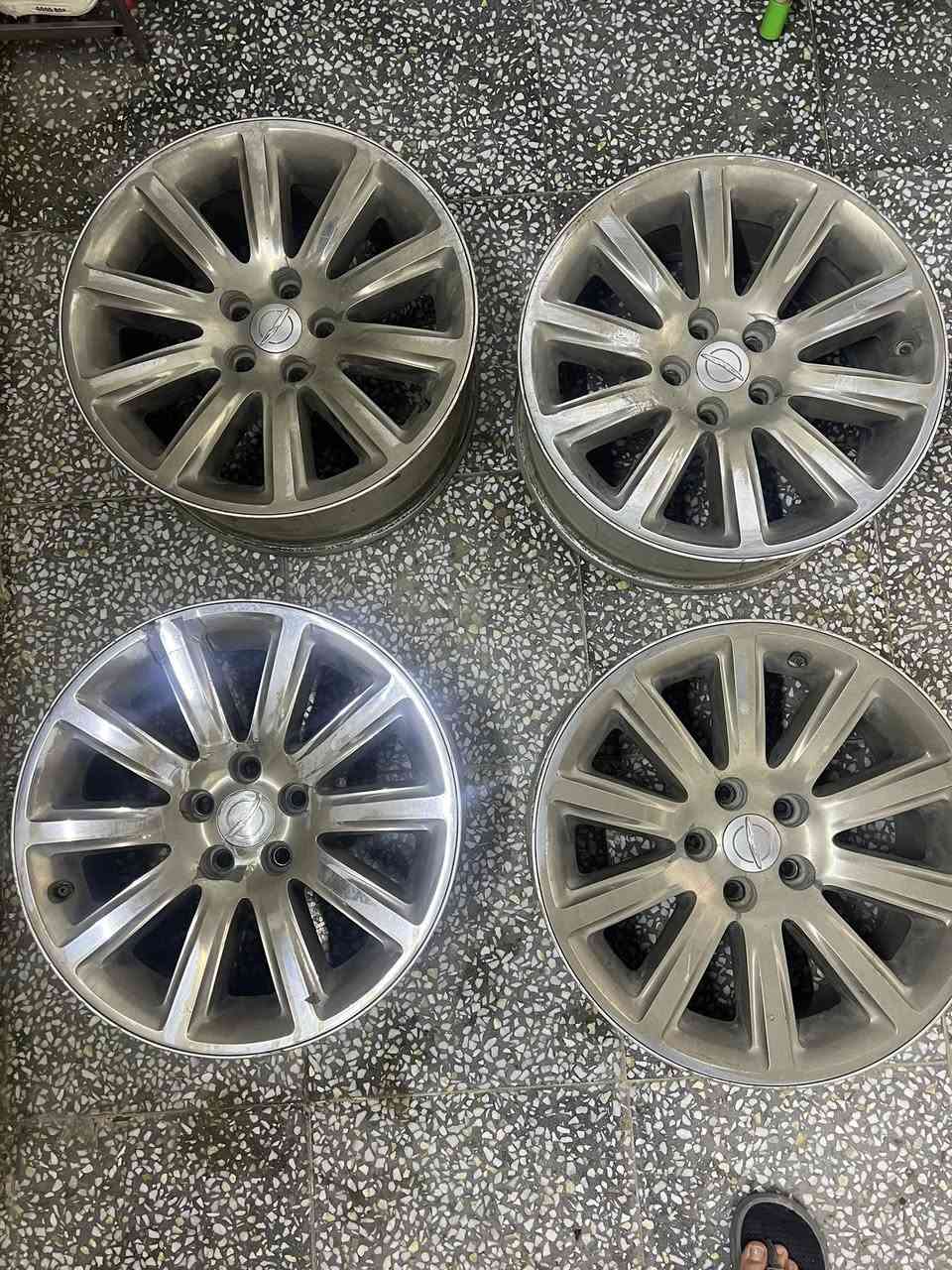 وياله لبيع شرط الاتصليح ولا عواج 300لف.    
***********
