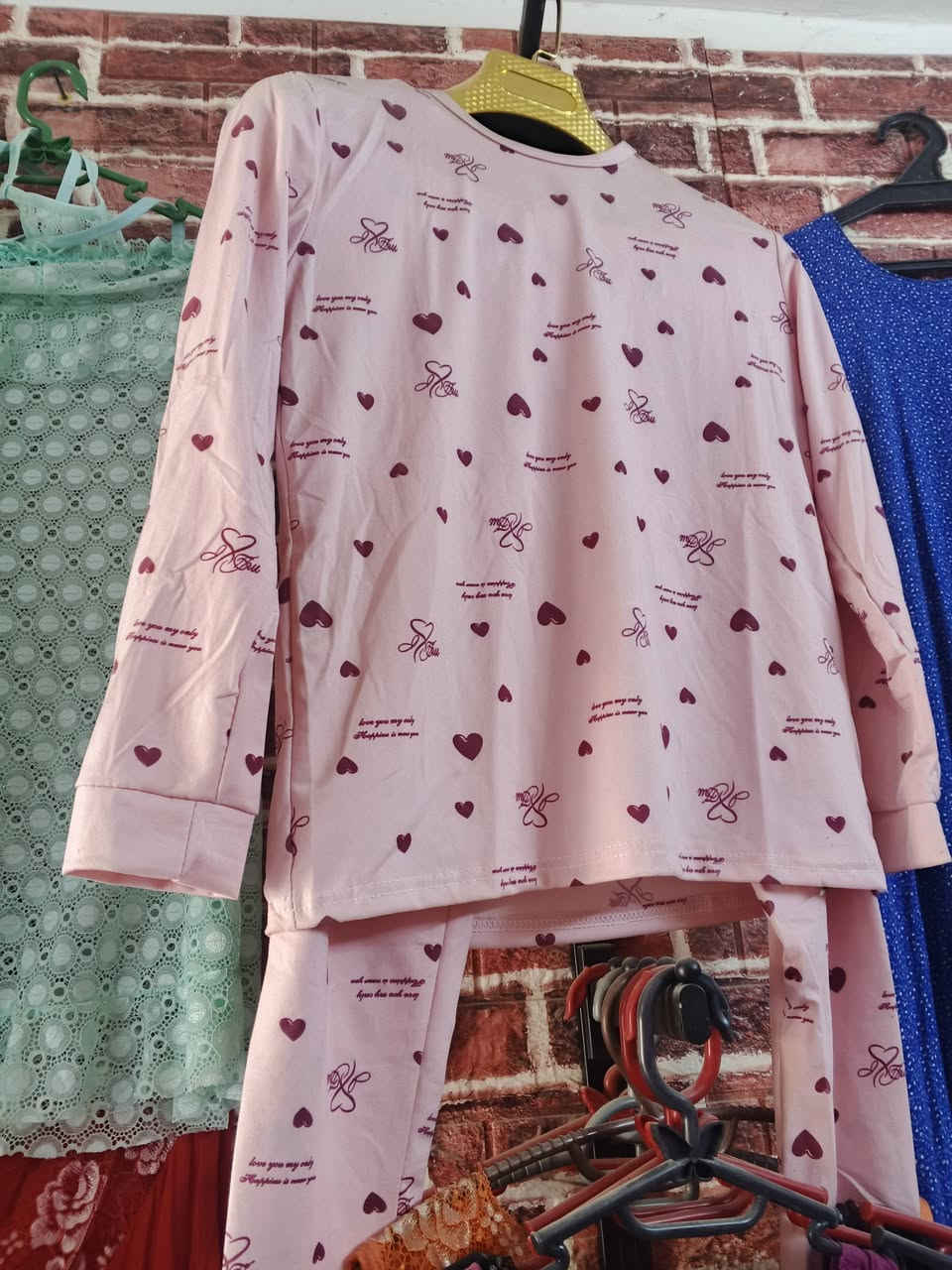 ملابس نسائية كله جديد القطعة 3الاف
صيفي وشتائي كلبيات تراكات ملابس داخلية اليريد ياخذهم شلعة 
***********
للتواصل
