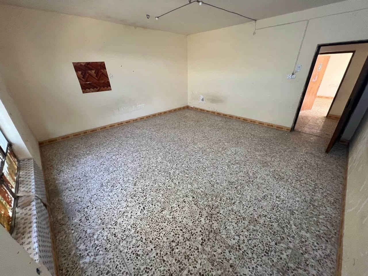 دار للبيع
صويرة حي العسكري شارع الرئيسي المساحة ٤٠٠ متر مكان تجاري مميز مجاور مركز شرطة يحتوي على ٣ محلات تجارية غرفتين طابق ارضي + هول + استقبال + حمام + كراج كبير وحديقة الطابق الثاني غرفتين وحمام

للتواصل الاتصال 

***********
