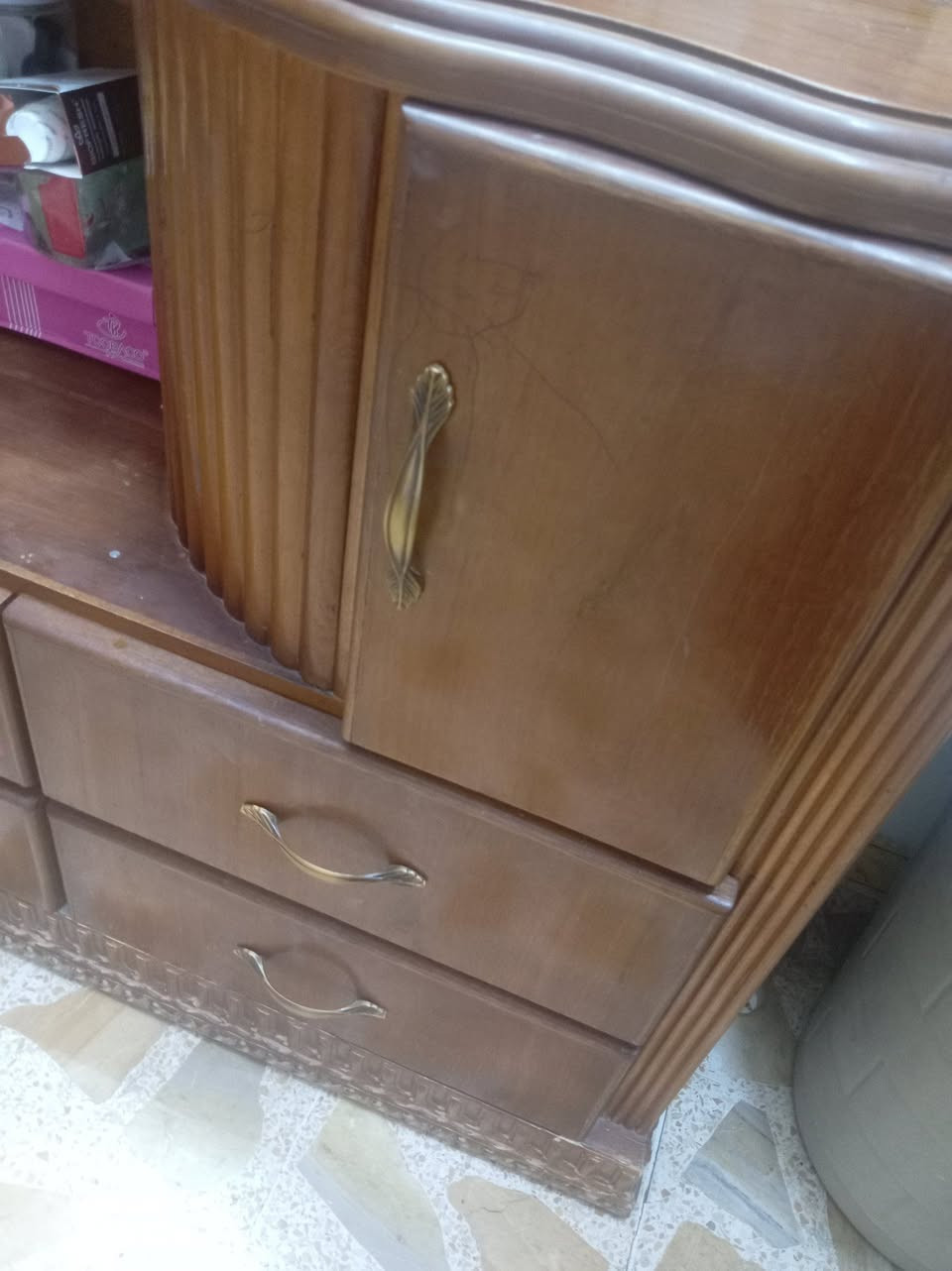 غرفه للبيع نظيفه صاج عراقي السعر ٨٥٠ مكانها ميثاق ***********

