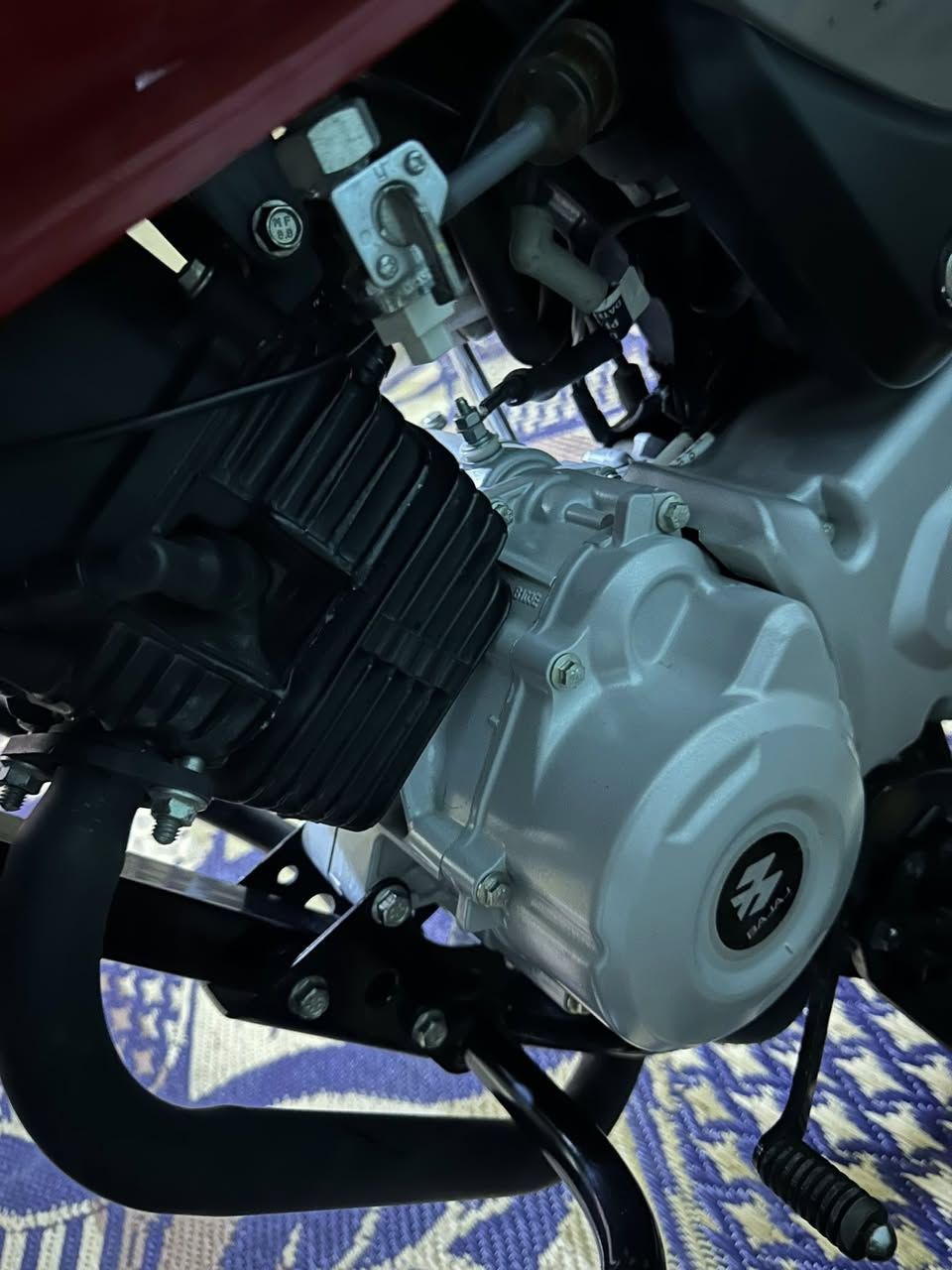 السلام عليكم بوكسر 24 نزلت بل 25 ماشيه 11الف جديده ما مشتغل بيها هواي رقم وسنويه بأسمي تجي وشوف بعينك دراجه ما مفتوح برغي بيها  مكاني بغداد الشعله السعر 2600 وبيها مجال لى شراي الرقم ***********وتساب فقط
