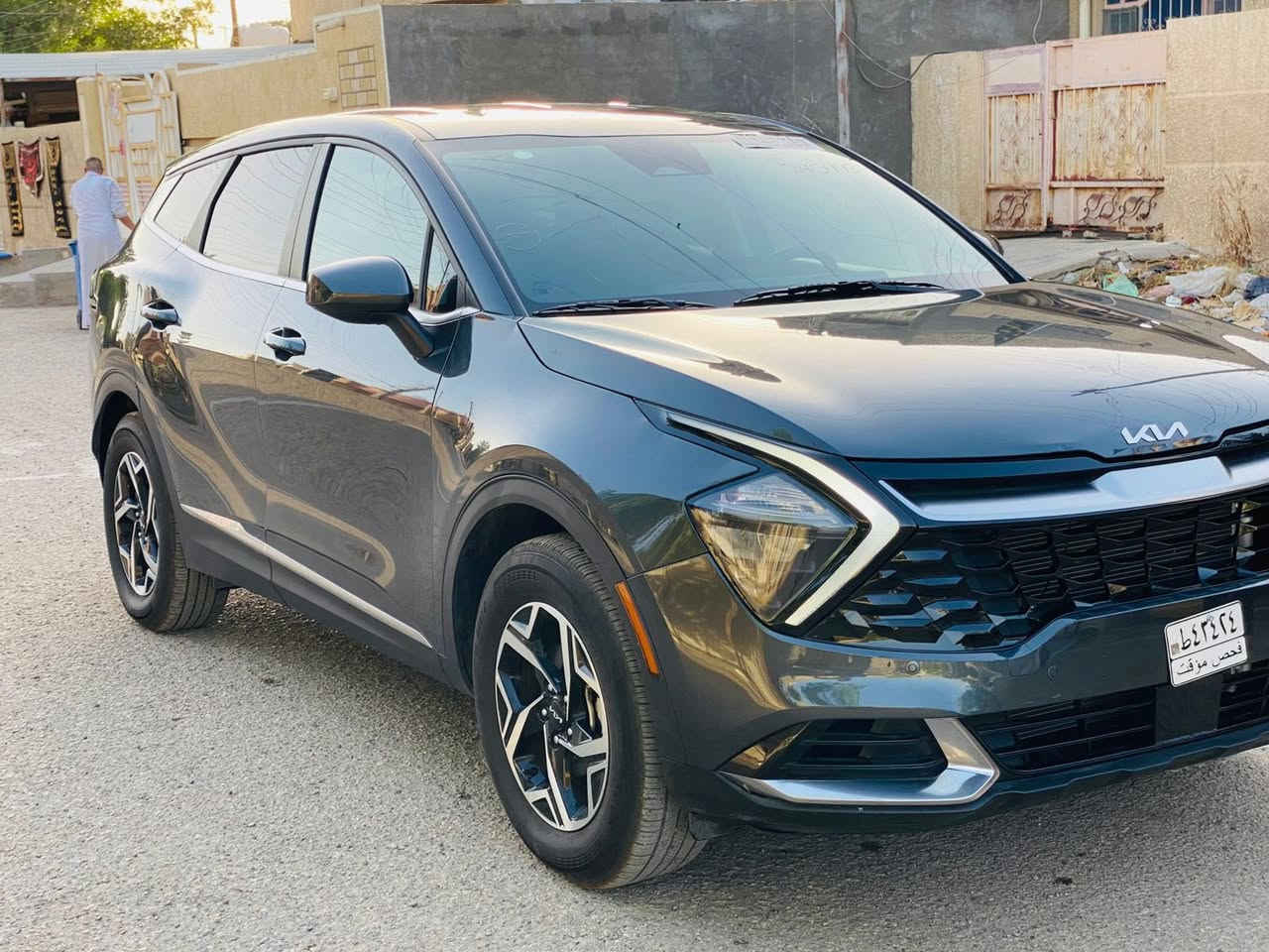 سبورتج2024 وارد امريكي حادثها واضح بل صوره. بدون صبغ وبدون تبديل فقط بارد بل جاملغ الايسر وجمالغ الايمن قليل بارد دواخل بدون صبغ  ماشيه 19 الف ميل مابيها نواقص السعر 180 وبيها مجال الرقم للأستفسار   *********** مكاني بغداد
