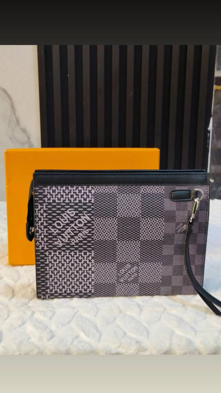 مجموعة نضارات شمسية وهاند باك ماستر كوالتي للبيع كلهم بسعر مناسب هذا رقمي *********** واتس اب
