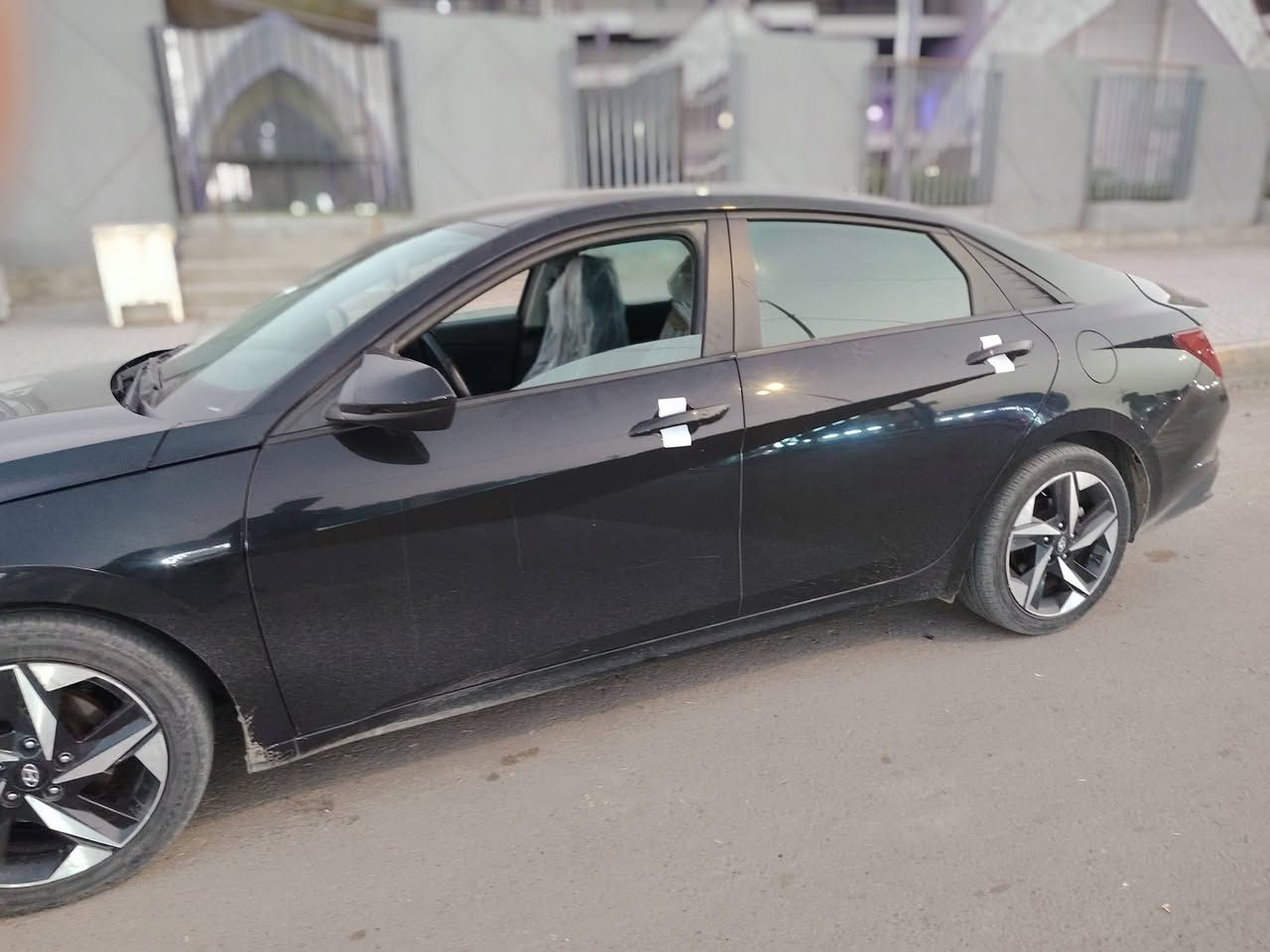 انتره ٢٣ فول عده فتحه سياره وارد أمريكي حادثه خلفي ربع من قبق صندوك ولبنيد بي اقل شبر تجي وشوف مكان سياره بغداد العبيدي وصور الحادث موجوده شراي ***********
