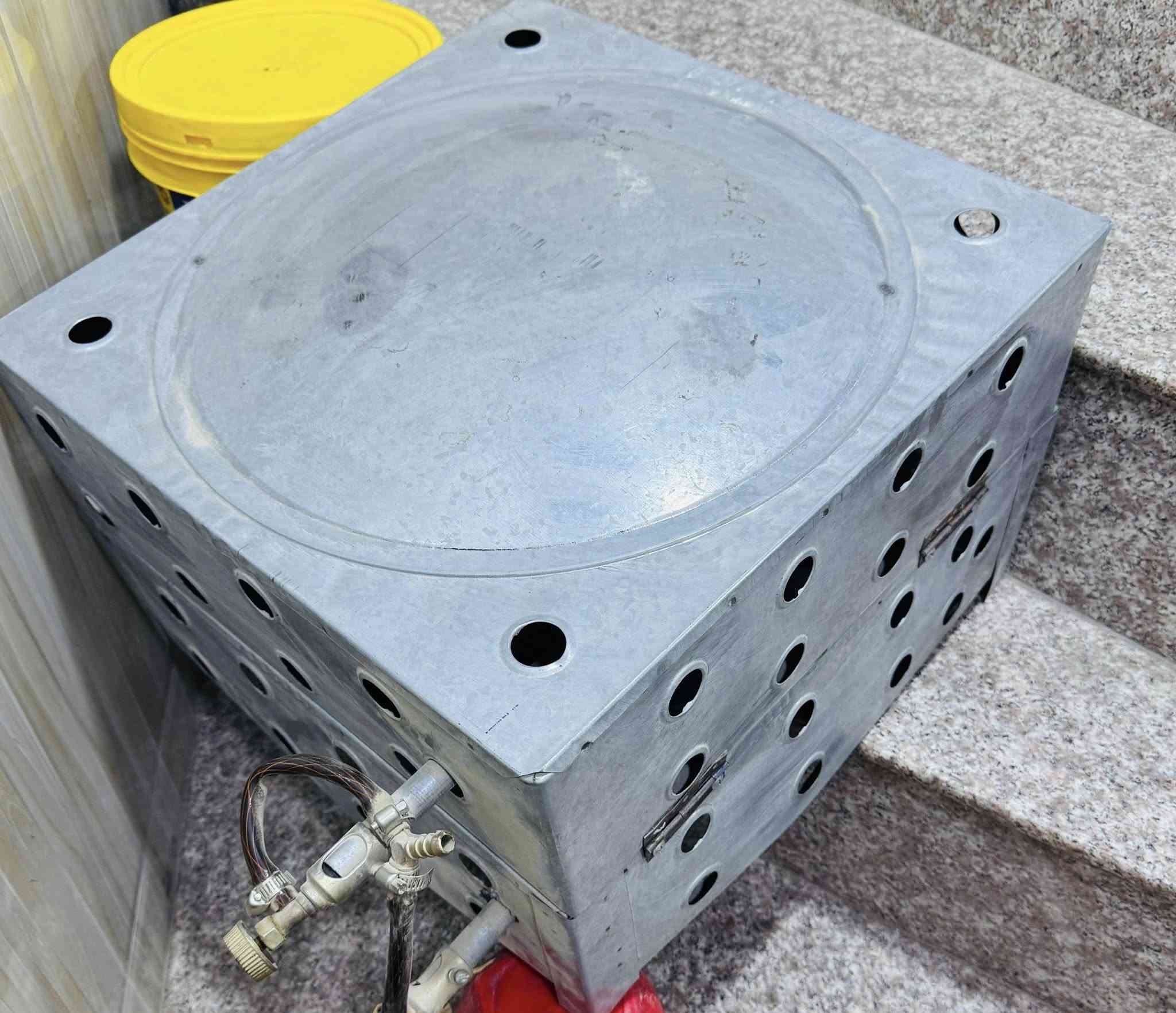 غراض للبيع مستعملات ايام فقط 
الكاونتر ٢٥٠
السرير ١٠٠
الطباخ ٢٠
بيهن مجال قليل
***********
