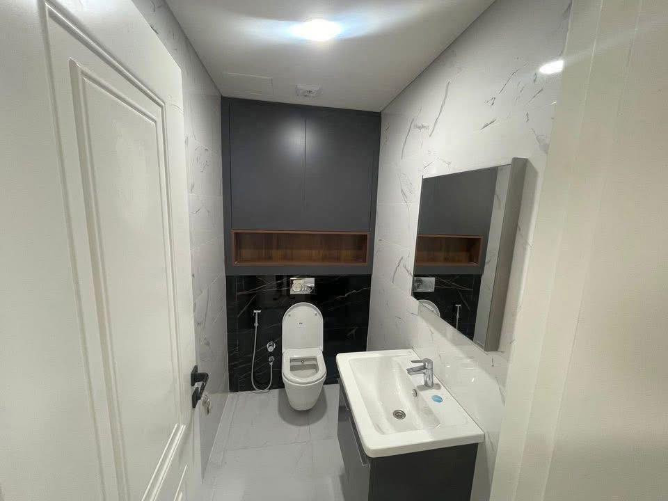 شقة للبيع   مع القرض العقاري  
مجمع الروان السكني مجاور كليه الرشيد
200 متر 3 نوم 3 حمام مطبخ كامل 
طابق 7 عمارة R6
  الشقة زيرو والاطلالة خارجية 

  صاحب الشقة موصل 150 مليون 
 دفعات المجمع المتبقيه 77 مليون  عله شكل دفعات 
 القرض العقاري 125  
***********
