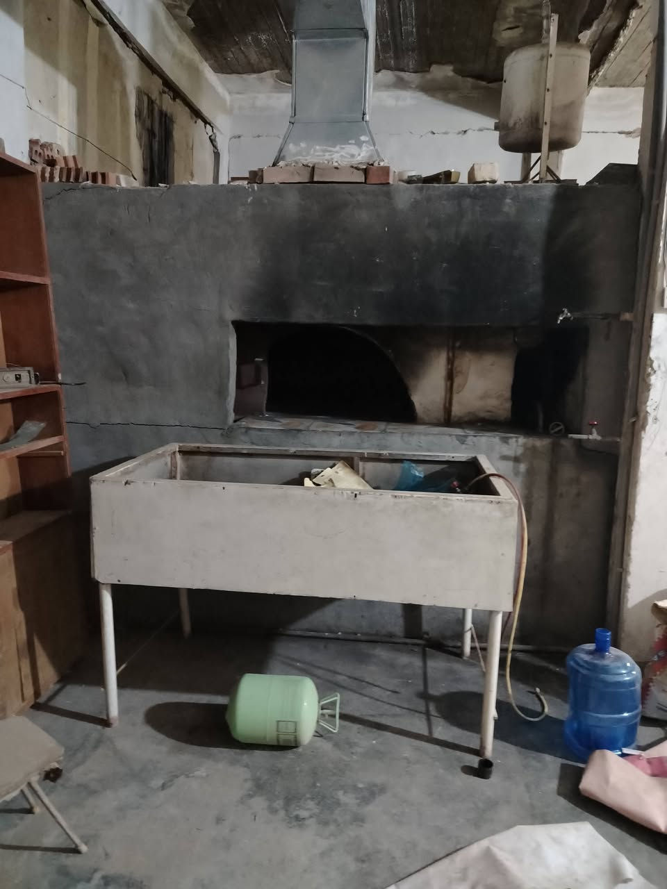 محلات ثنين بيها فرن صمون حجري للبيع مكان تكريت حي الجمعيه بجانب أسواق ريحانه آجار المحلات ٣٠٠ سعر الفرن مليون تريد تشغله أو تفلشه انته بكيفك للاتصال ***********
