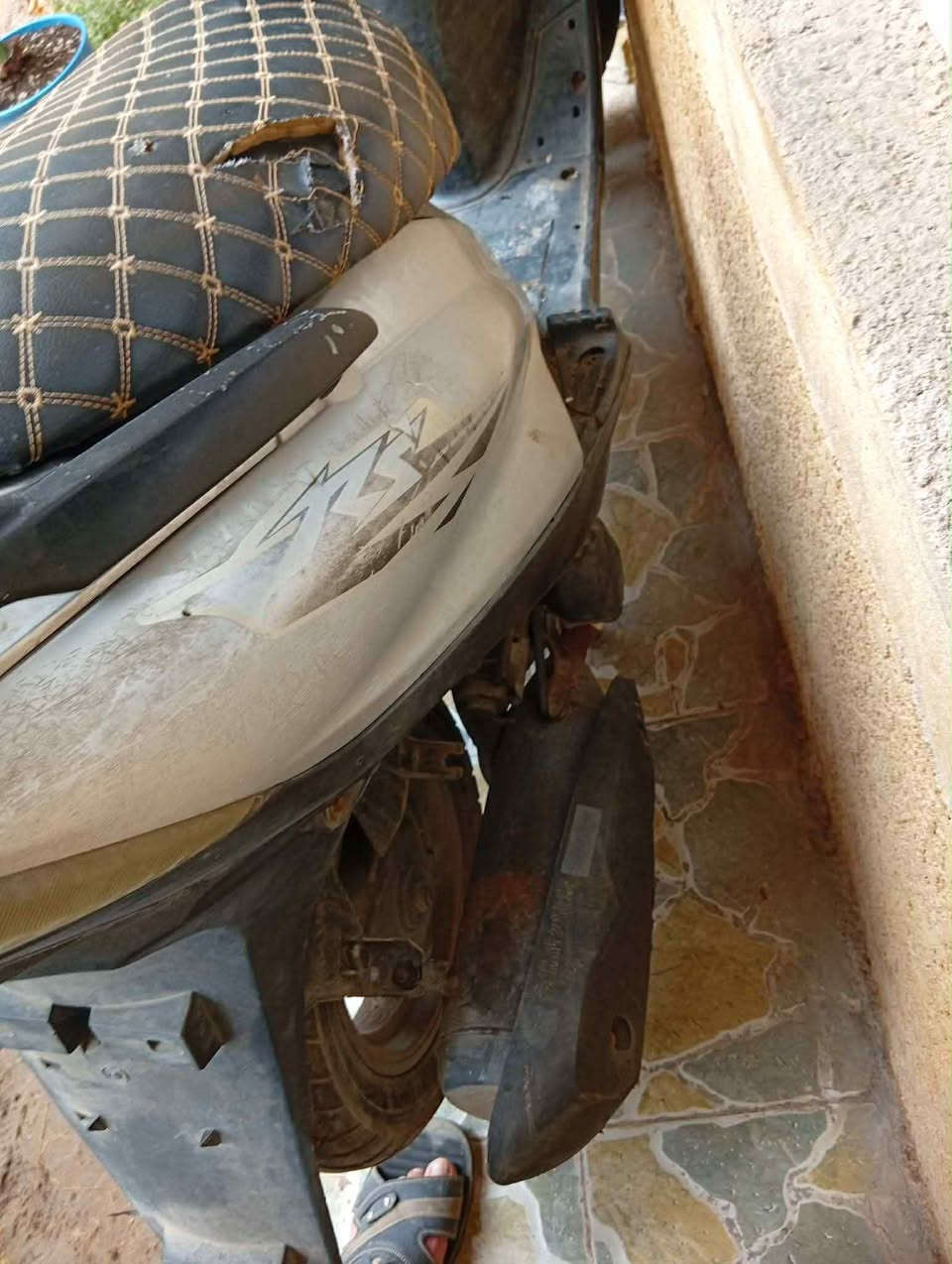 السلام عليكم
للبيع 
دراجة ماكس 140 
للبيع 
مكينة جديدة مال حاوية جيب وياك فيتر وافحص 
باتري جديد 
نقصها ترتيب كهربائيات 
السعر 425 الف وبيها مجال حك الجية 
مكاني بغداد الغزالية
للتواصل واتساب ***********
للاتصال ***********
