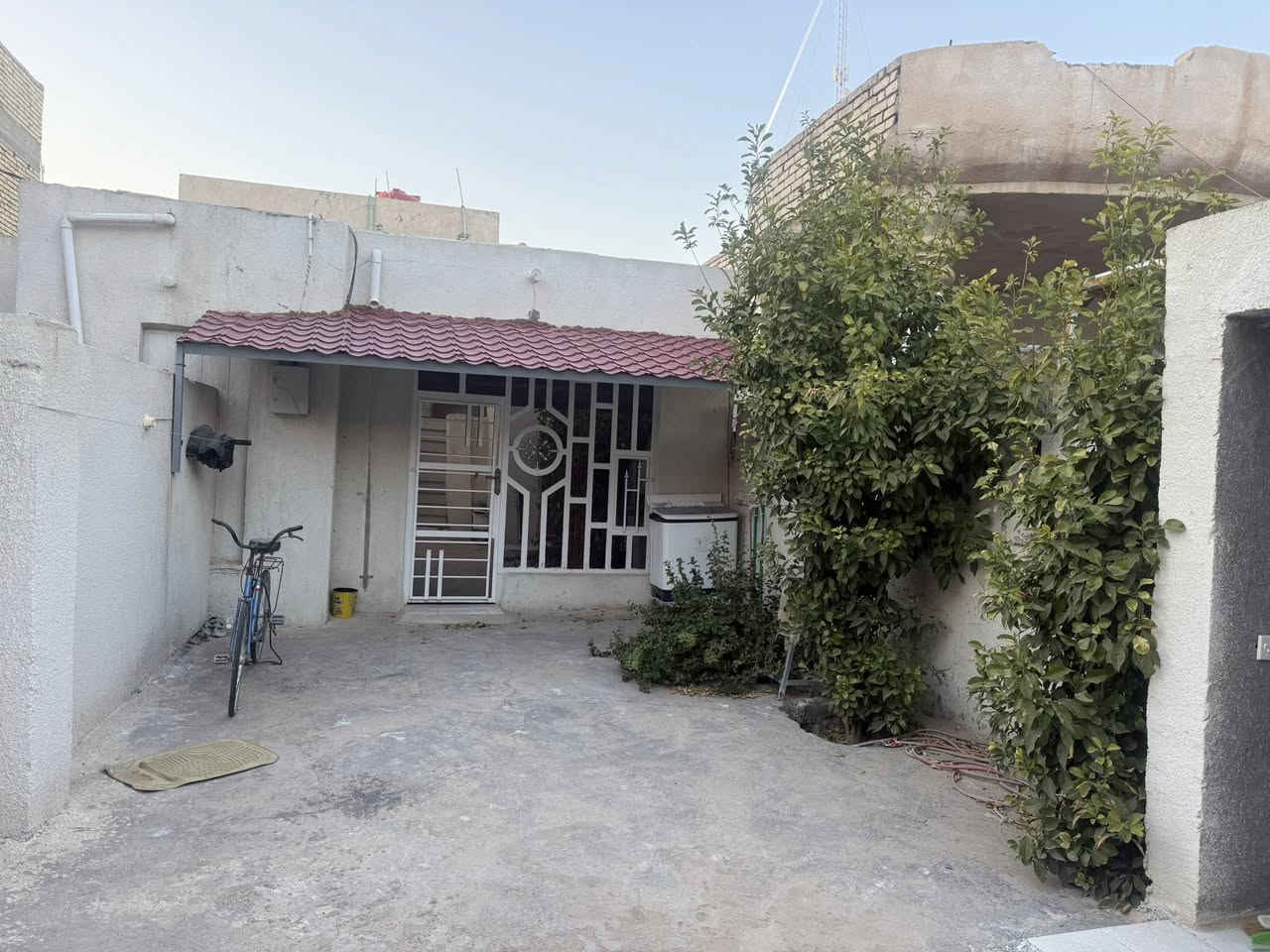 مشتملات عدد ( ٢ ) في حي الامير الاول 
خلف بيت دكتور ( عزيز خليل ) 
مساحة ٢٥٠ م 
بناء ابلوك - اعكاده 
ماء - كهرباء - خدمات 
سعر ( جداً مناسب ) 

للاستفسار مراجعة مكتب ( غيدان ) للعقار  
واسط - الزبيدية - مقابيل حي ( الصناعي )  
***********  
*********** محمد سيد غازي
