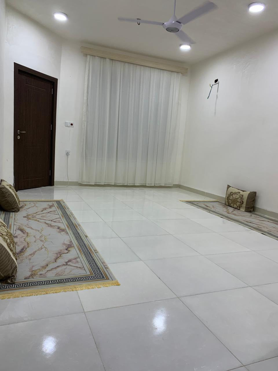 بيت طابو صرف المساحه 200 متر المكان طوريج مجمع الزهراء السكني سعر مناسب تنطي 64
 والباقي اقصاط ع المصرف العقاري البيت طابقين ثلاث غرف نوم البيت جاهز للسكن باقي التفاصيل اتصال ع الرقم *********** او مراجعه المكتب عقارات ابو كرار عنوان المكتب الجمعيه
