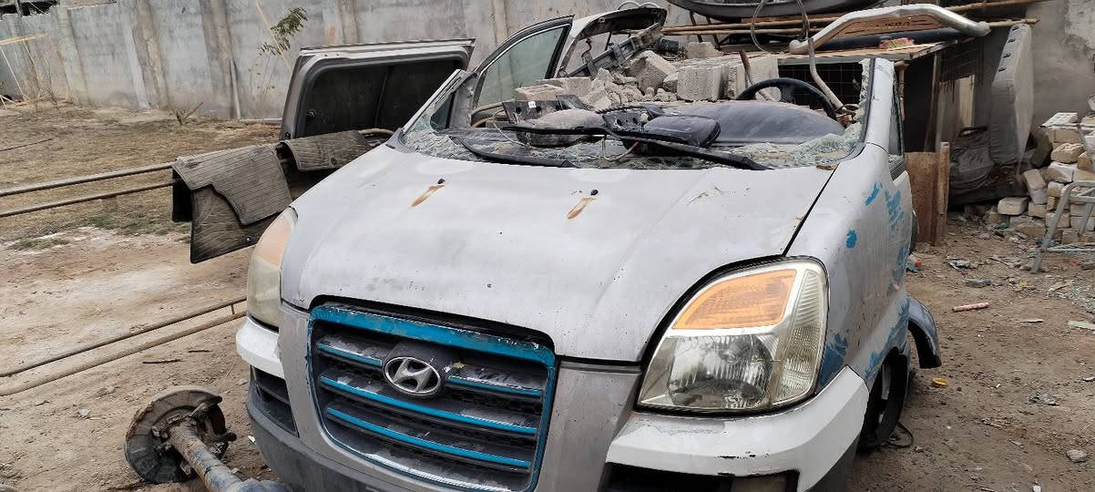 السلام عليكم للبيع غراض ستاركس 2007 بجم كامل ما كصه جديده هوه بيبان  واجنطه ودعميات زوج  وكشنات مكان بغداد رقم التلفون ***********
