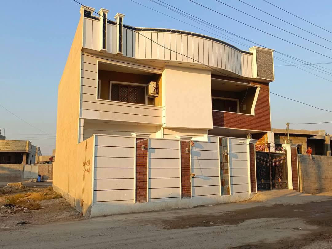 🔥 عرض مميز جداً وبسعر مناسب 🔥

🏡 دار طابقين للبيع في الرمادي – الصوفية
📍 خلف جامع الواثق – قرب شارع 40

▪️ المساحة: 210 متر مربع
▪️ عرض الشارع: 8 متر
▪️ جنس العقار: طابو زراعي – تحويل مباشر

🔹 تتكون الدار من:

4 غرف نوم

صالة واسعة

استقبال

مطبخ

كراج سيارة

حديقة صغيرة

مجاميع صحية في الطابق الأول والثاني + خارجية

🧱 نوع البناء: بلوك مضغوط
💧⚡ جميع الخدمات متوفرة (ماء – كهرباء – تبليط)

✅ موقع هادئ داخل منطقة سكنية
✅ مناسبة للسكن العائلي أو استثمار مربح

📞 للاستفسار والمعاينة يرجى الاتصال أو زيارة المكتب
مقابل جامع الواثق
***********
***********
