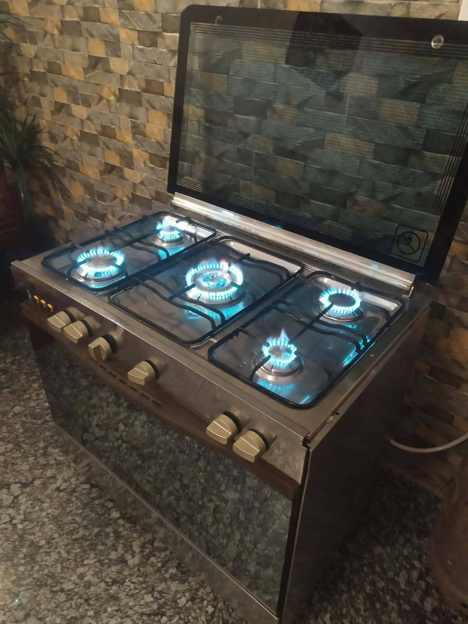 طباخ كريازي مصري كله شغال عالفحص عيون والفرن ناره زركه وقويه بيه ظمان سنه. سعره 200 يوجد توصيل


**إذا كنت صاحب هذا الإعلان وتريد حذفه لأي سبب، رجاءا أرسل رسالة إلى الدعم الفني**