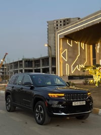 جيب كراند شيروكي Xe4 هايبرد  2024 حجم المكينة 2000تيربو + هايبرد + شحن...