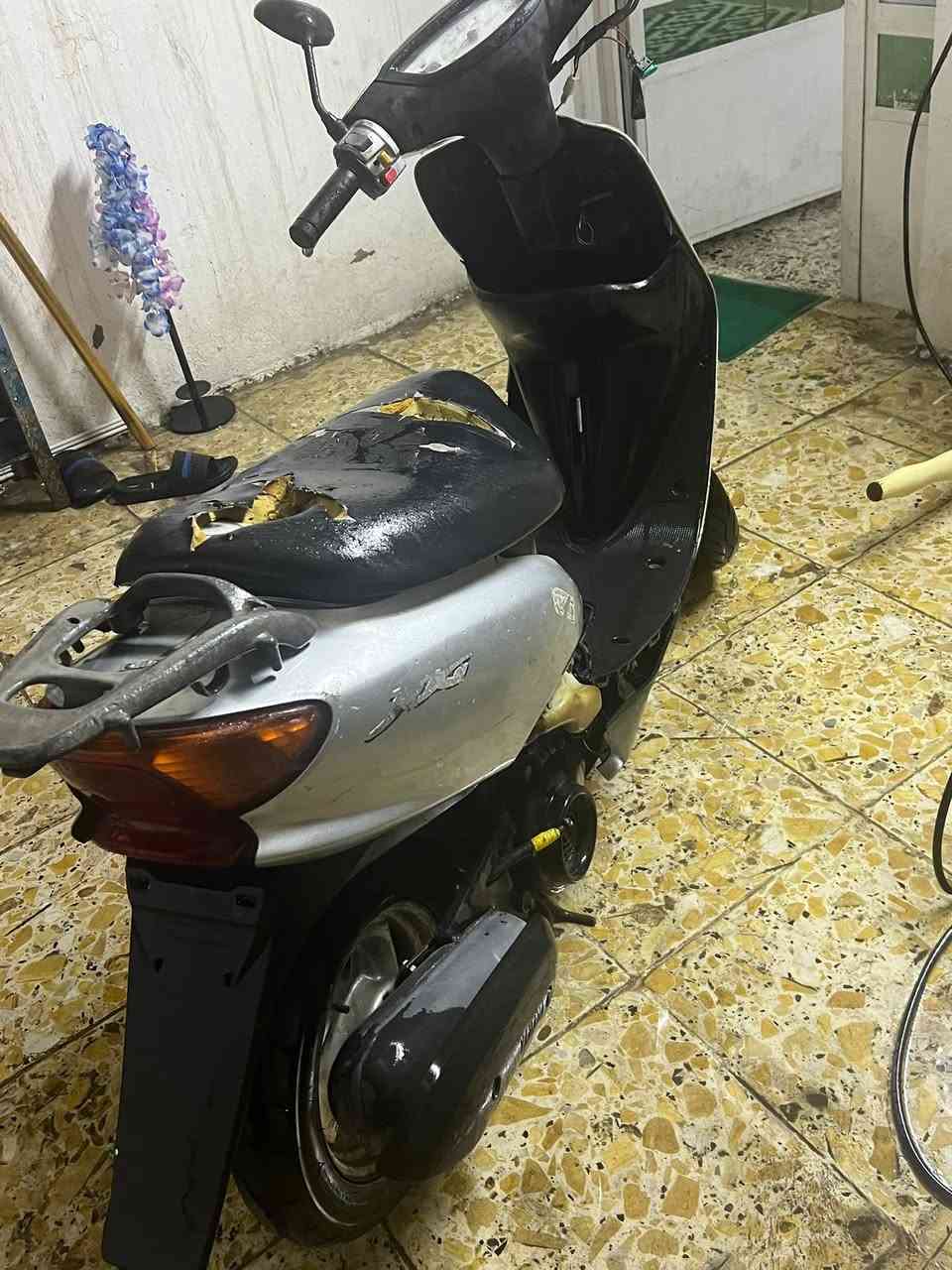 سلام عليكم دراجه عصفوريه شلعه ومعدل كلشي شغال بس نقصه كلوباته عتذر وسلف شغاله دراجه نضيفه وحلوه اكسنت مسويه جديد رادله بس دهن واني تاركه لين عندي ثعلب رايده ١٧٥بيه مجال  مكاني حريه رقمي ***********
