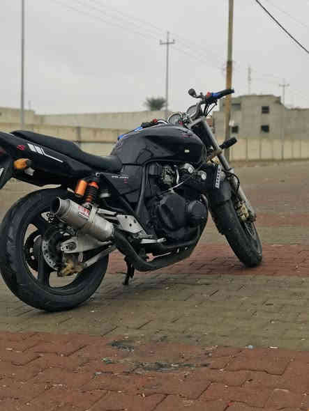 السلام عليكم سيبي ٤٠٠ للبيع محرك مفتوح مابي عيب لا صرف لابخار لا صوت شرط  كهربائيات كامل شغال  قبل يومين بدلت دهن اصلي ب ٥٠ الف باتري جديد الگيرمابي عيب دراجة نضيفة مابيهة عيب 1/2/3 بطناش السعر مليون و ٣٠٠ مجال بسيط مو شراي لادوخني مكاني كركوك***********
