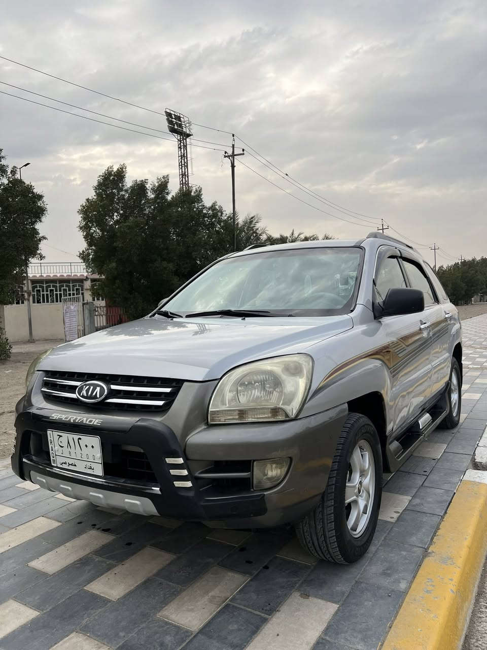 السلام عليكم سبورتج 2008 رقم بغداد
السعر ( 99$) مكانها بغداد البلديات ***********

مواصفات / فتحه سقف/ شاشه وكامره خلفيه فور ويل / تخم تاير جديد / صدر امامي خلفي جدد 

محرك 2400 دوش سياره خليجي بيها قطعتين جاملغ وباب جهه السايق باقي مكفول الشراي يتصل
