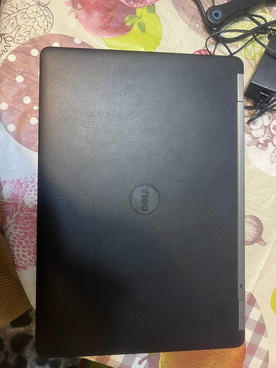 لابتوب للبيع ديل مواصافته واضحه بالصوره دگمه وحده نقص بيه وتدوس طبيعي والشحن خير من الله يطول ٤ ساعات وفوق وشاحنتها الاصليه السعر 250  وبيها مجال قليل كلش 
***********
