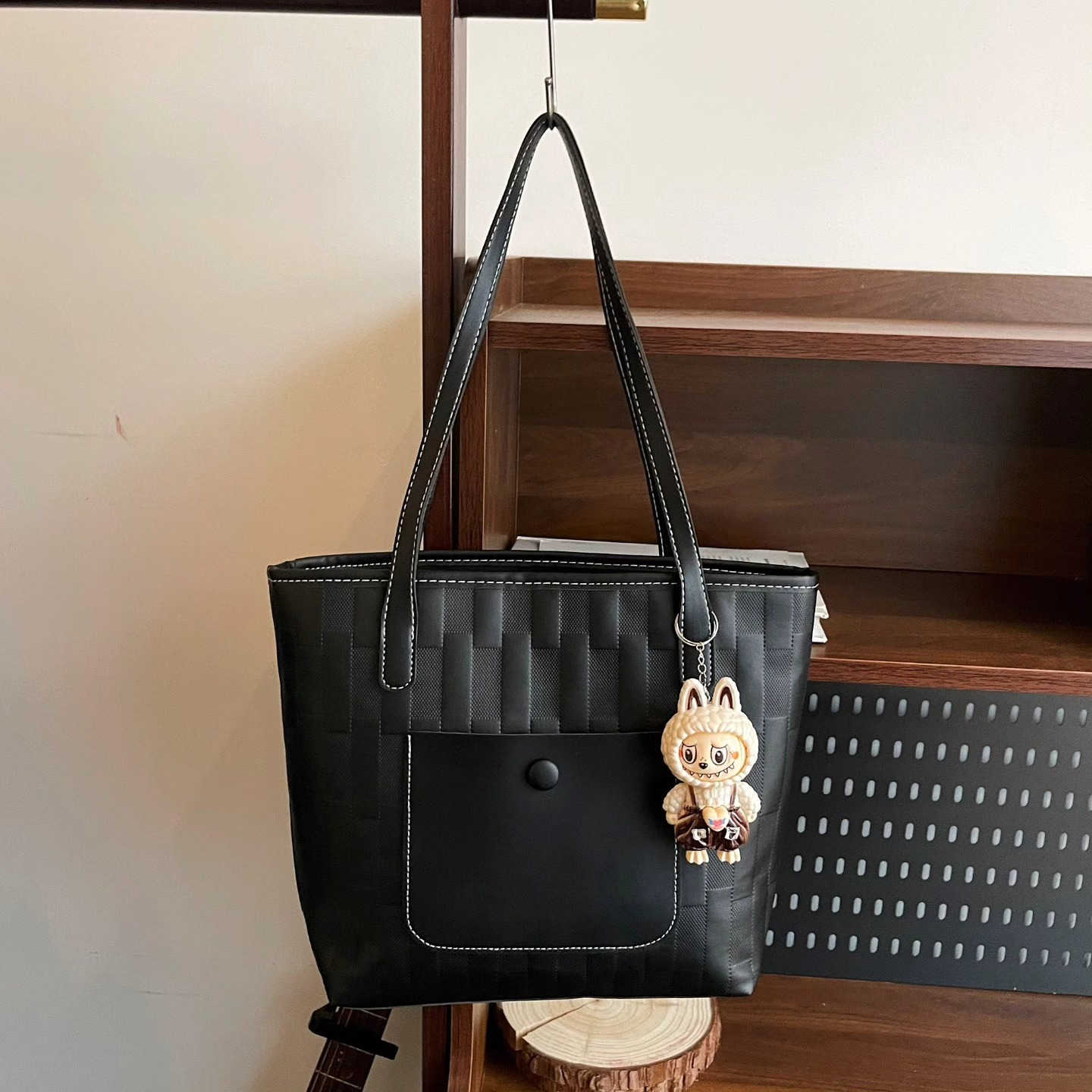 حقيبه نسائي 😍 جمال ونزاكه
كوالتي جدا عالي خامه كلششش حلوه
وراقيه
 🛑 السعر فقط 9500 😍
فحص وتأكد قبل الاستلام اذا معجبكم يرجع مع المندوب 😍
متوفر توصيل لجميع محافظات العراق

للطلب تواصل دايركت
او
واتساب ***********
