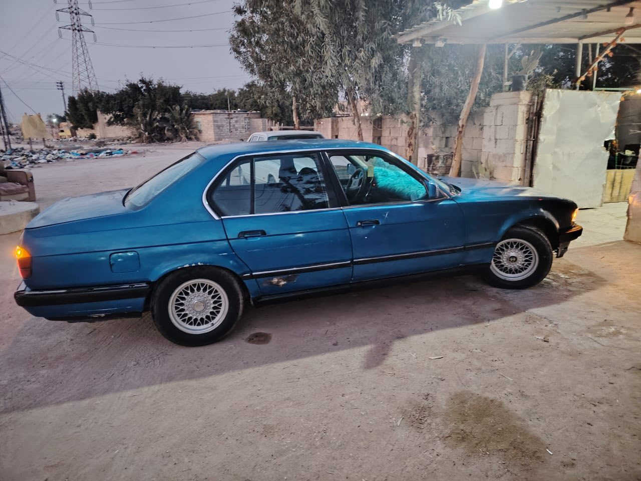 السلام عليكم BMW
لون ازرق غير محدد

رقم ديالى 

حداديه اماميه 💯 

حداديه خلفيه💯

تخم تاير جديد 

باتري جديد

كهربائيات عام شغال 

مكينه مفتوح

تتته شغال

كراسي كهربا

كيجات كله شغال

عنوان السياره 

كربلاء 

(‭0787 082 3630‬)
