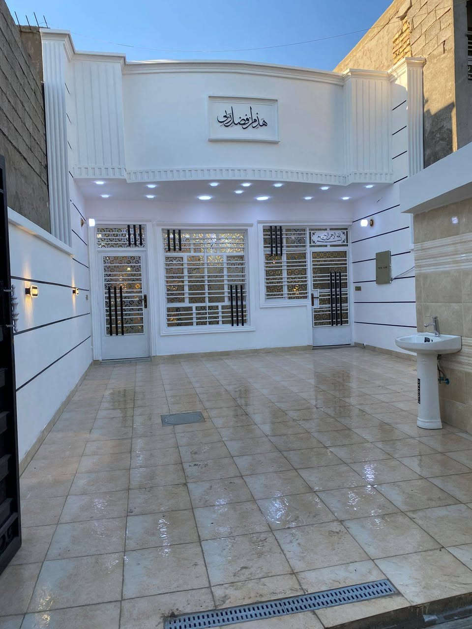 👈من رخصت مدير الكروب ممكن موافقه علي منشور👉 بيت البيع 👈مساحته 150 متر 👉واجها 6 ونزال  25 👈قاط ونص👉 👈 البناء طابوك جمهوري 👉والساس رفت👉 👈 عقد زراعي 117 👉 غرفتين نوم 👉 وستقبال ومطبخ حولي حمامات 4  منور  بلزراعي مال بيت ضيفان  👈السعر 95👉 وبي مجال👈 اكثر تفاصيل البيت بلمقطع  الفيديو👉 اليريد يشوف البيت يدخل ع خاص ادزله👈 مقطع فيديو👉 مال البيت مصوره  من خارج ومن داخل👈 العنوان بغداد 👈منطقت بوب الشام👉 جاي من القوس ع يدك اليمنه 👈مايرهم قصد ولا مقدمه حاضر فلوسه البيت 👉 بلزراعي مال بيت ضيفان 👈علي شارع الريسي داخل المنطقه👉 اتصال برقمي او خاص عادي بي وقت *********** واتساب👉
