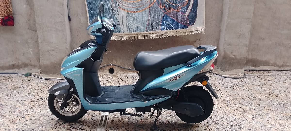 دراجه شحن نوع سكنس نظيفه كلش بطاريات عدد 5 جدد مبدلات السعر 500 مكاني بغداد للاتصال ***********
