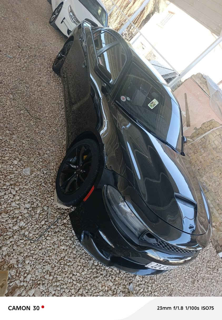 السلام عليكم جارجر 2017 جاهزه بسمي رقم دولي لبيع او مراوس ب اقل منه حادثه بنيد وجاملغ نفسيته مصلحينه سعره ١٨٠ وبيه مجال مكان السياره الدوانيه ***********
