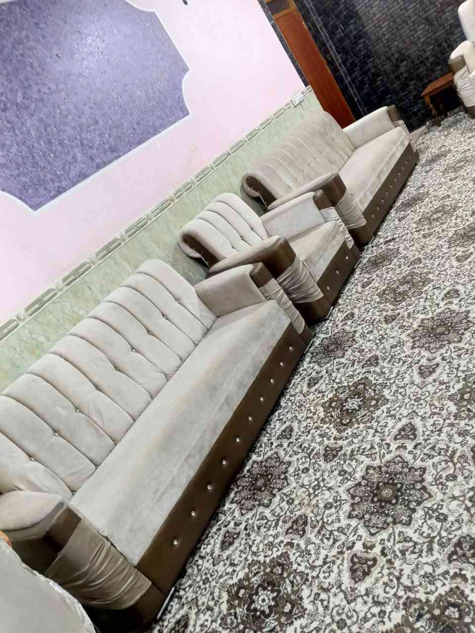 تخم تركي عشر مقاعد مستعمل نضيف السعر 300 ألف العنوان العزيزيه منطقة باب الحاره *********** يوجد واتساب وماسنجر وتوصيل بل الاجره
