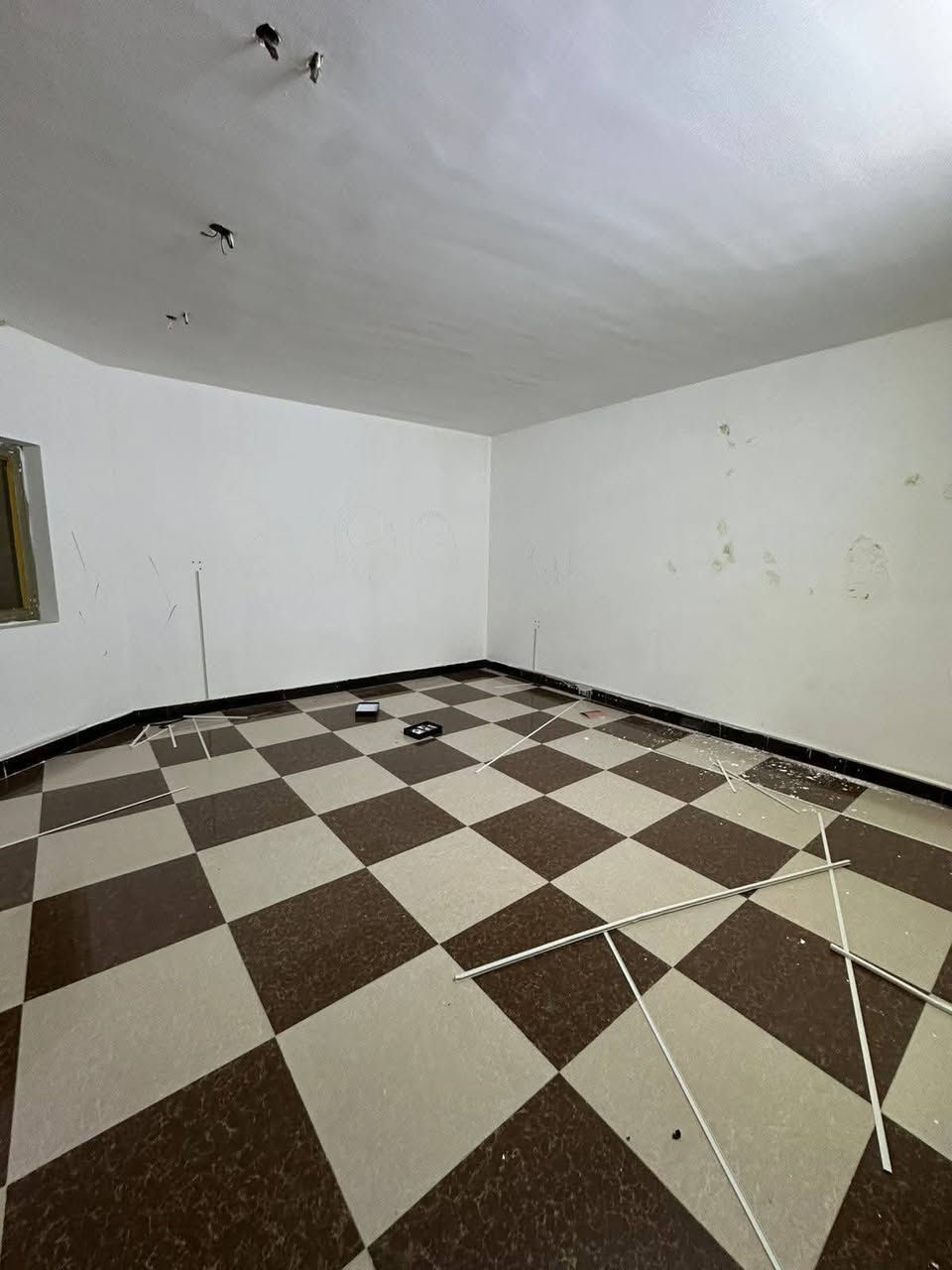 للايجار في السيدية
مشتمل طابق اول مساحة 150م
يحتوي على غرفتين وصالة ومطبخ وصحيات 
الموقع السيدية مربع تبوك 
سعر الايجار 650
للاستفسار مراسلة الصفحة 
او الاتصال على الارقام التاليه 
***********
