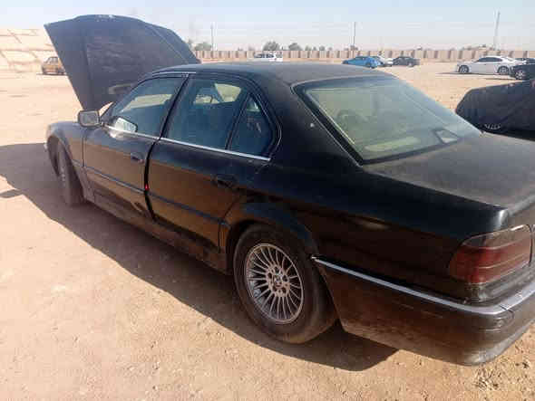 سلام عليكم ... 
مكينه 740/8
فول مواصفات 
السياره جارده شويه 
وصدر 70%
ابطانه السايق تعبانه شويه 
تايراتها نص عمر 
*********** رقمي
