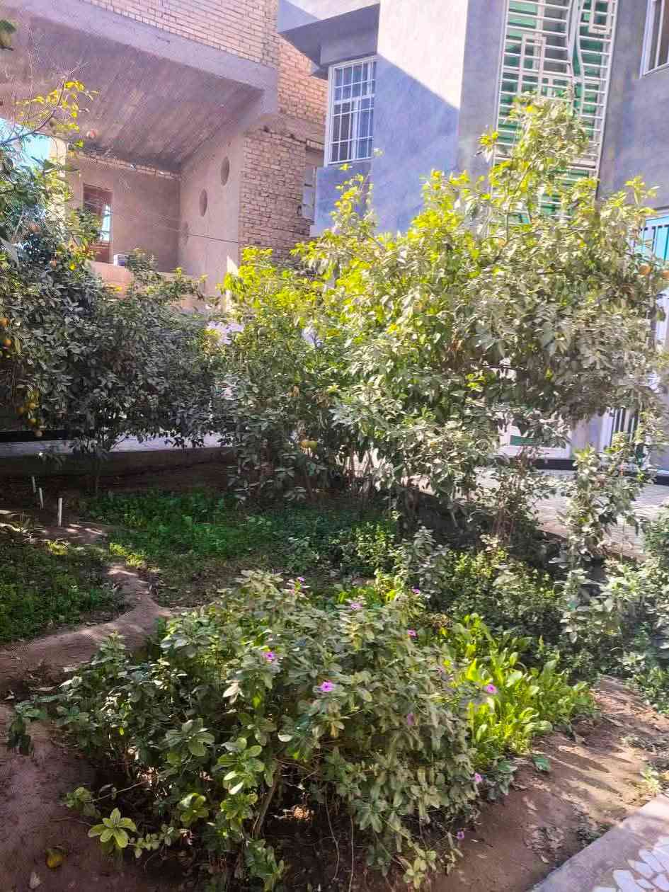 آللهم صل على محمد وآل محمد 
بيت للبيع المساحه 330متر طابو صرف طابقين الطابق الأول يحتوي على غرفتين واستقبال ومطبخ وصاله صحيات الطابق الثاني يحتوي على 3 غرف ومجمع صحيات البيت نظيف ومرتب العنوان كربلاء طويريج حي الجمعيه شارع الملاعب السعر خاص للإستفسار اكثر الأتصال على الأرقام الموجوده  ***********
