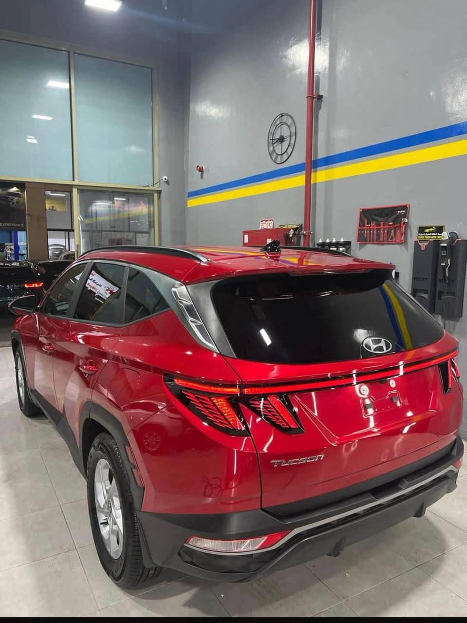 سلام عليكم توسان ٢٠٢٢ فئة sel سياره ماشيه ٤٩ كيلو 
السياره ضررها بنيد و جاملغ صورها و سونار على الخاص ايرباك ستيرن فقط 
رقم اربيل سياره جاهزه من كل النواحي 
مكانها بغداد زيونه
 سعر 172$ 
*********** بغداد, العراق
