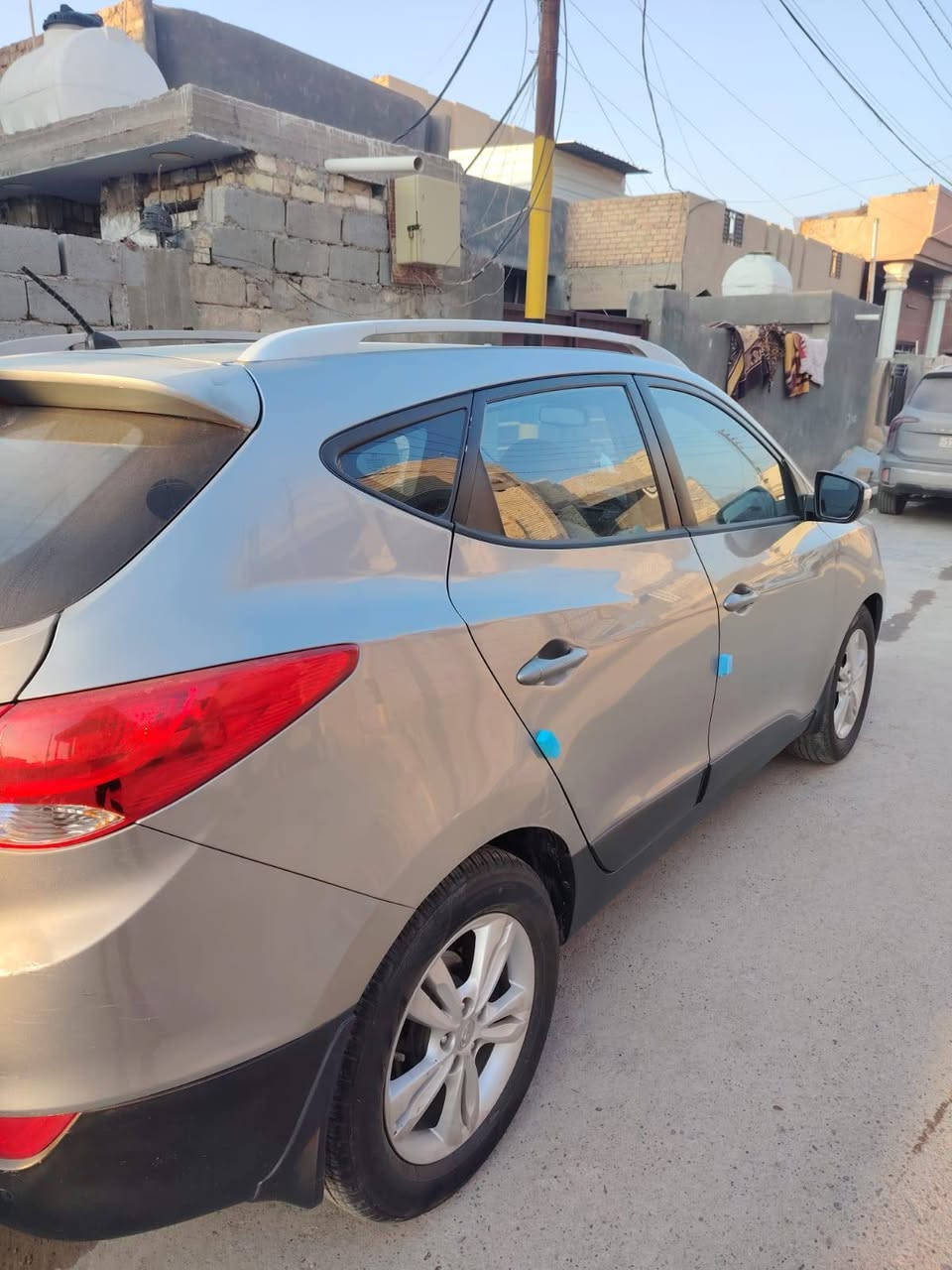 السلام عليكم
من بعد اذن الادمن توكسان موديل 14 للبيع 
كير محرك تبريد خير من الله تخم تاير بانوراما خليجي مكفولة من الصبغ بيه بارد بالمكان المحدد ورأس الجاملغ الامامي الايمن بارد بغداد مشروع وطني سنويه ل 27 مكان السياره بغداد ابو غريب ماشيه 143 ألف السعر 155 ورقة وبيه مجال للاستفسار *********** متواجد واتساب
