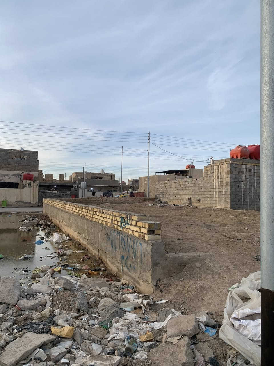 من رخصت الأدمن 
بتلو للبيع المساحه 200 متر على شارع عشرين وخلفه فرع يعني على شارعين كامل خدمات العنوان حي رحمة الثانية شارع عشرين قرب لمستشفى لبناني ***********  @إشارة
